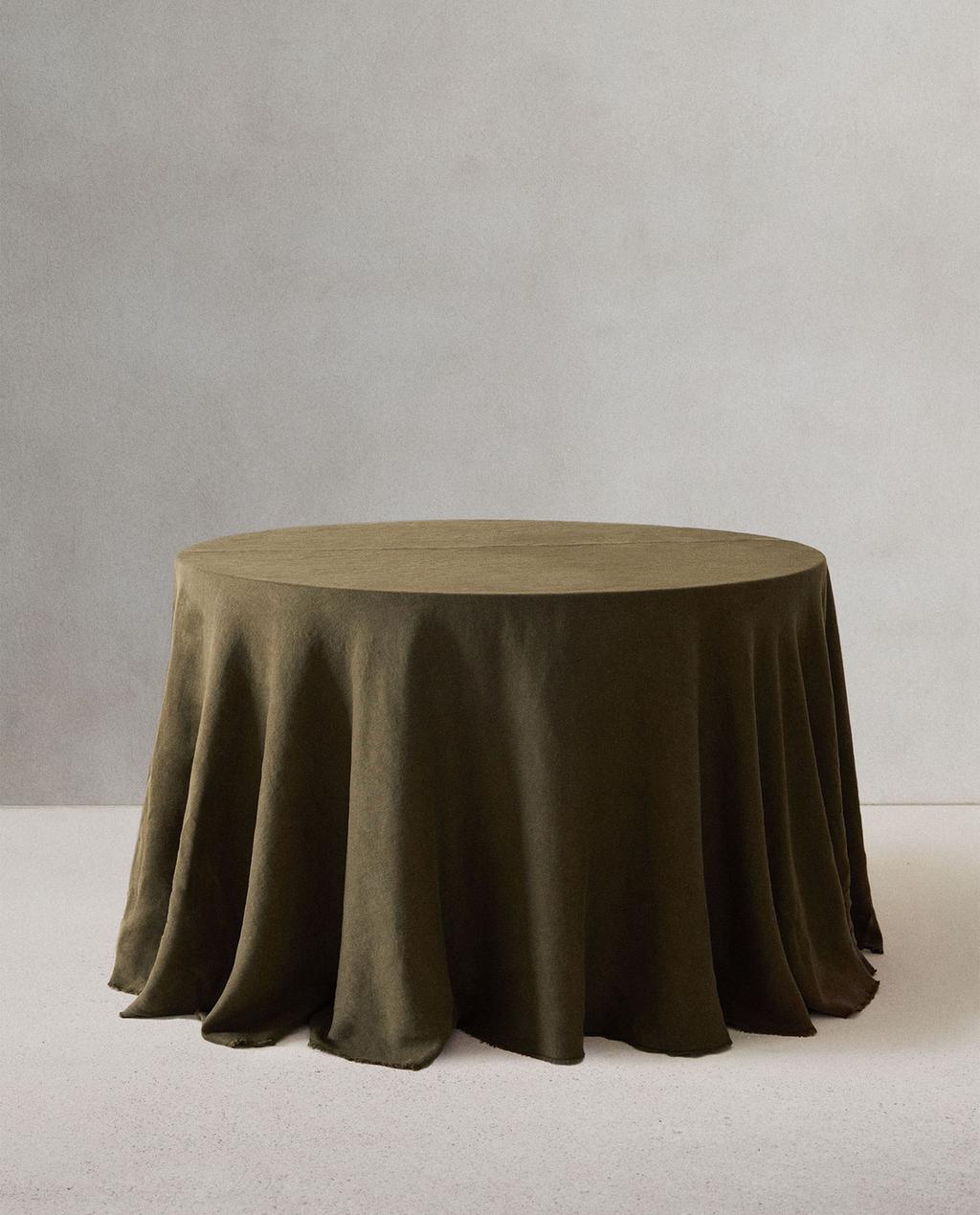 TABLECLOTH 01