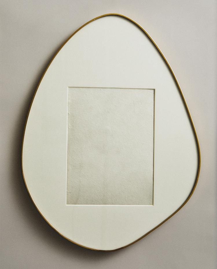 IRREGULAR-SHAPED PHOTO FRAME IRREGULAR-SHAPED PHOTO FRAME