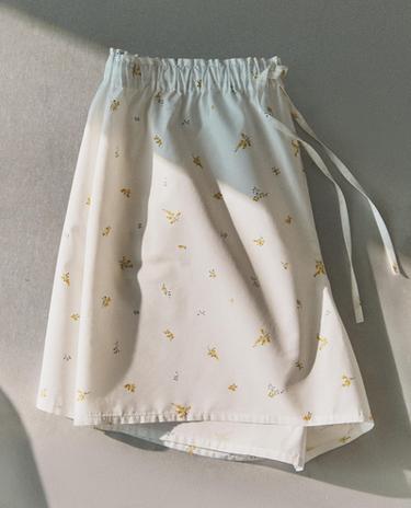 ĪSIE ZIEDU RAKSTA ŠORTI