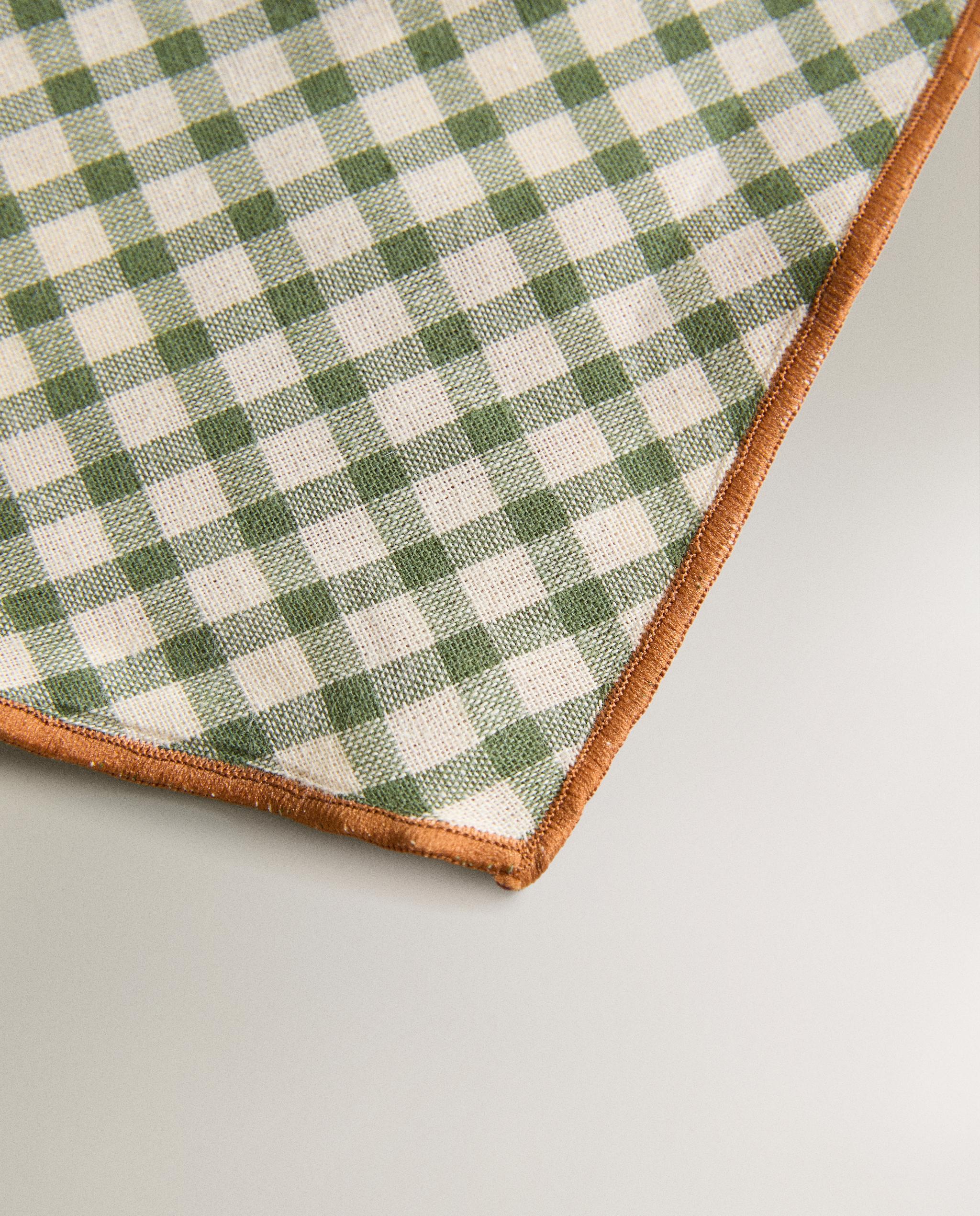 REVERSIBLE CHECK PET BANDANA product thumbnail 5