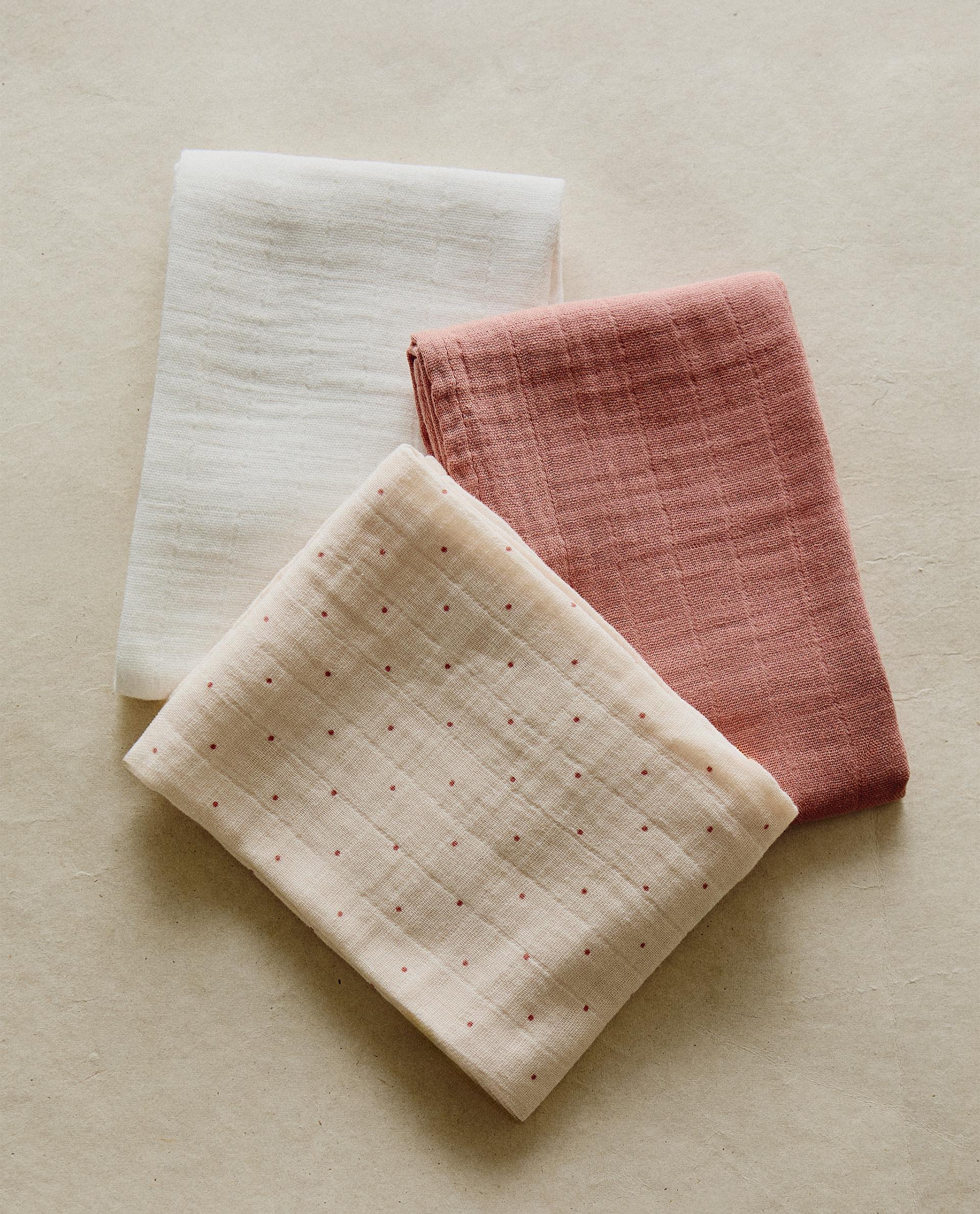 PACK OF MULTICOLOURED BABY MUSLIN CLOTHS (PACK OF 3) product thumbnail 6