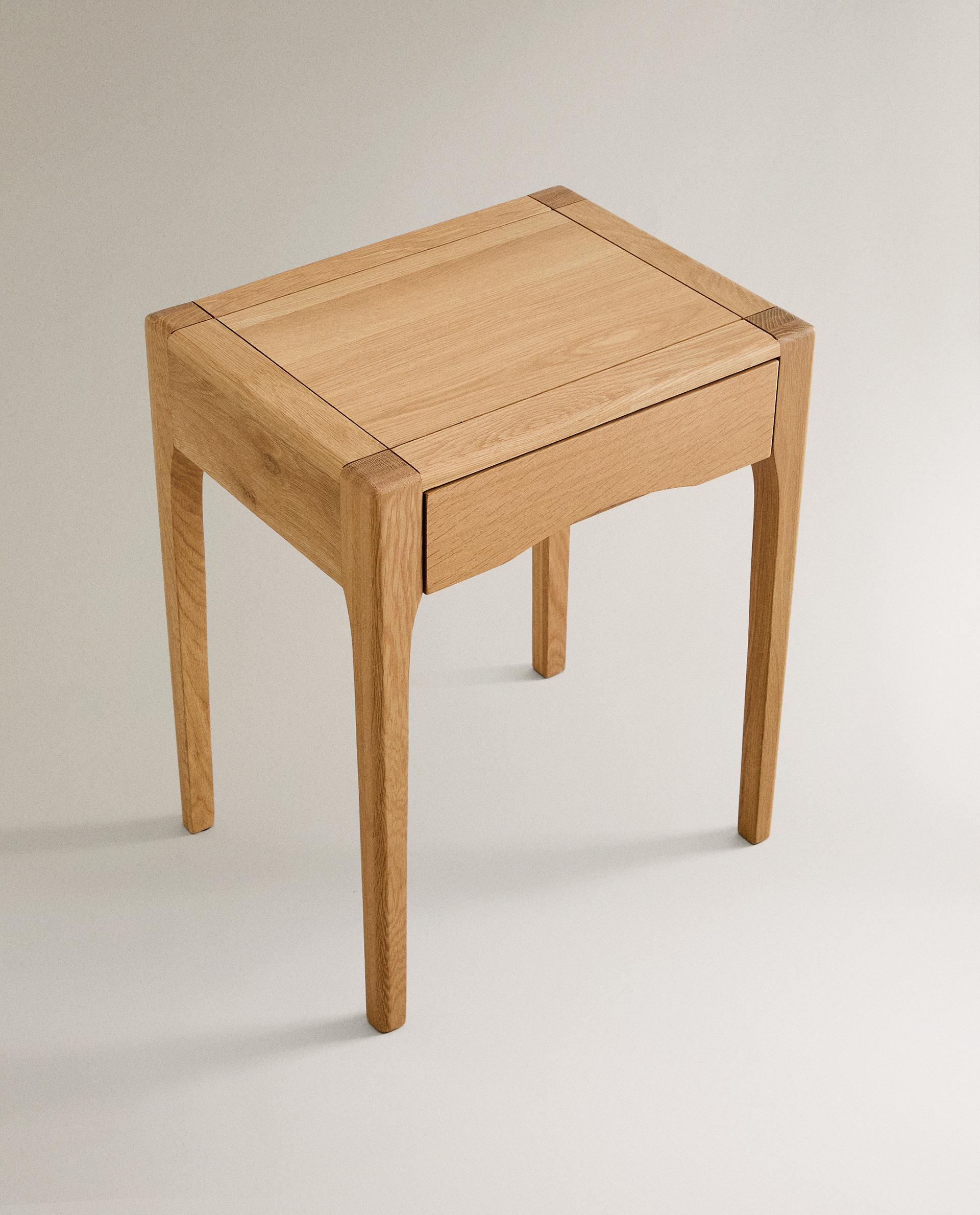 OAK BEDSIDE TABLE WITH DRAWER