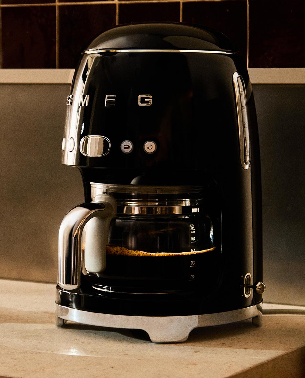 SMEG PROGRAMMABLE DRIP COFFEE MACHINE