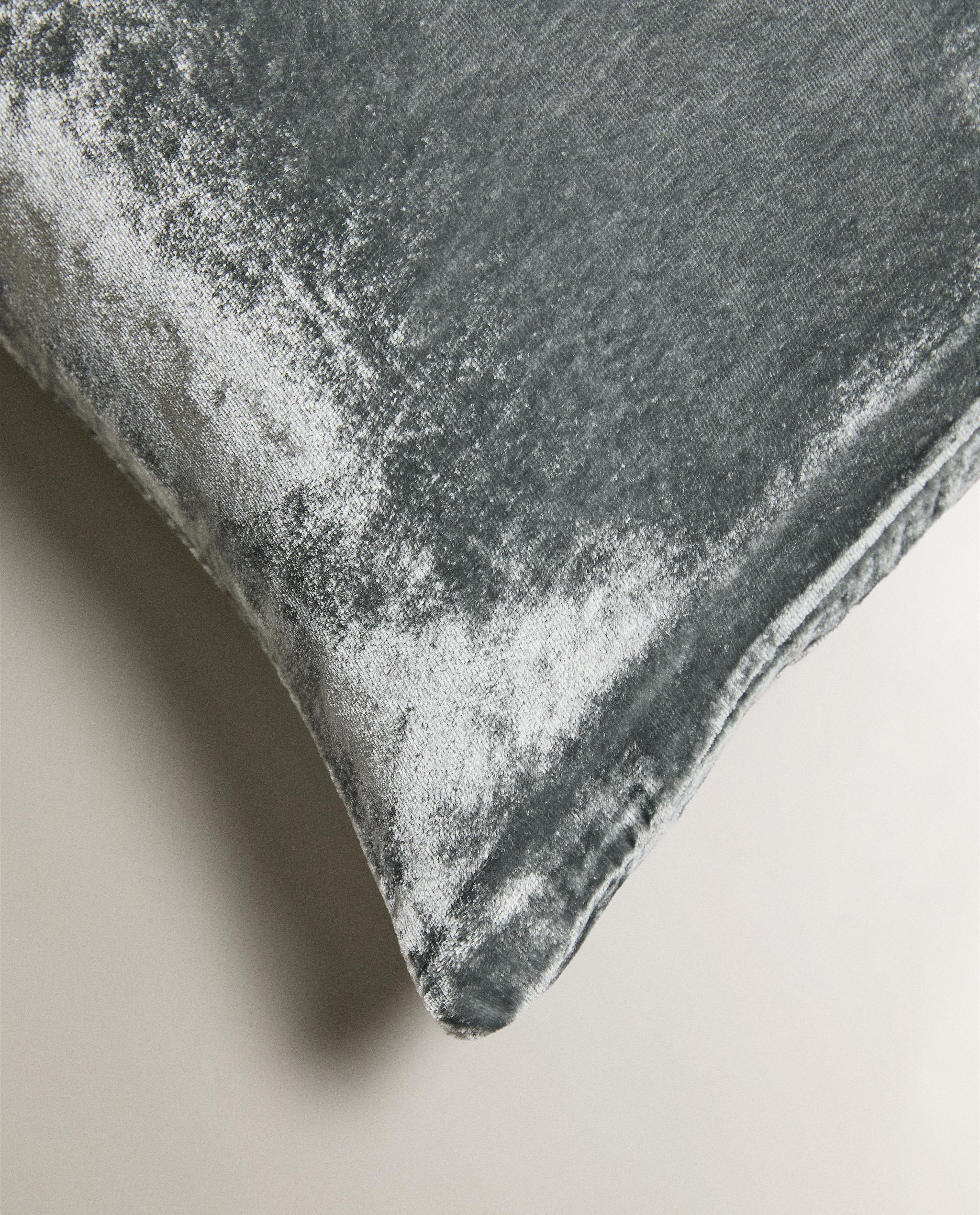VELVET CUSHION COVER product thumbnail 13