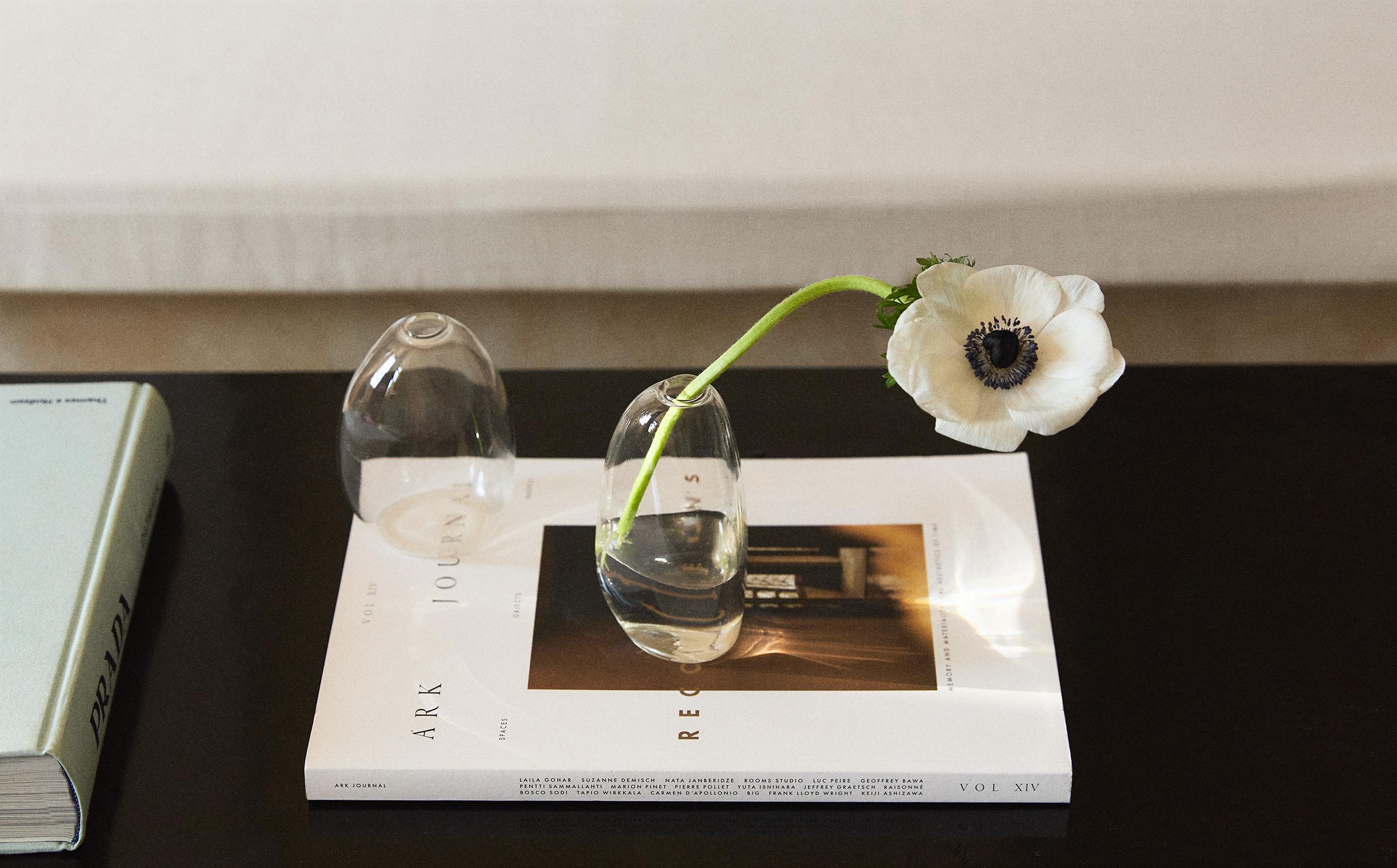 SMALL IRREGULAR GLASS VASE product thumbnail 9