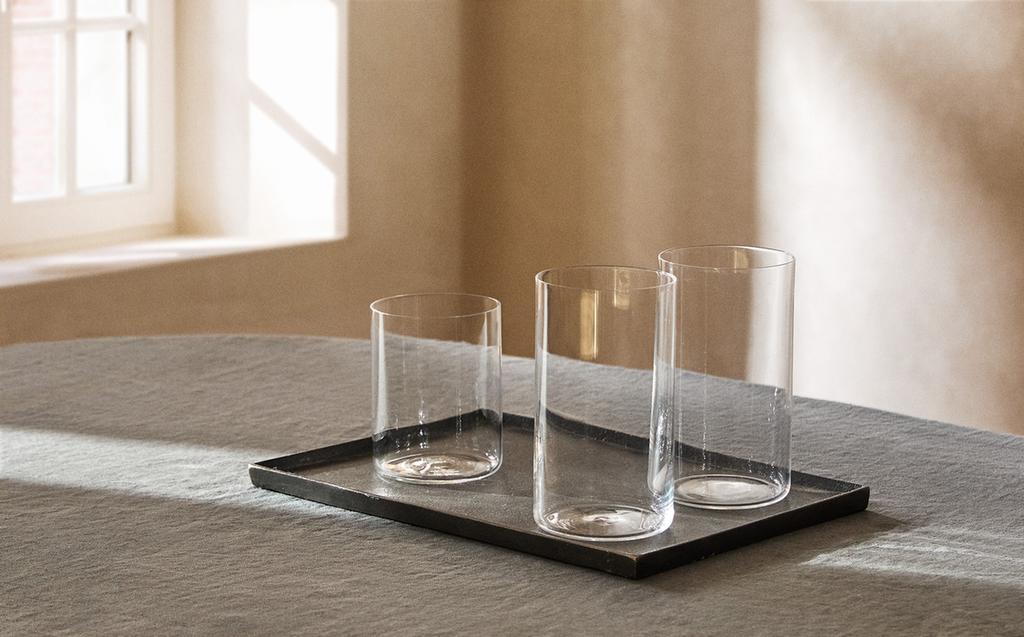 GLASSWARE SET WITH LINES