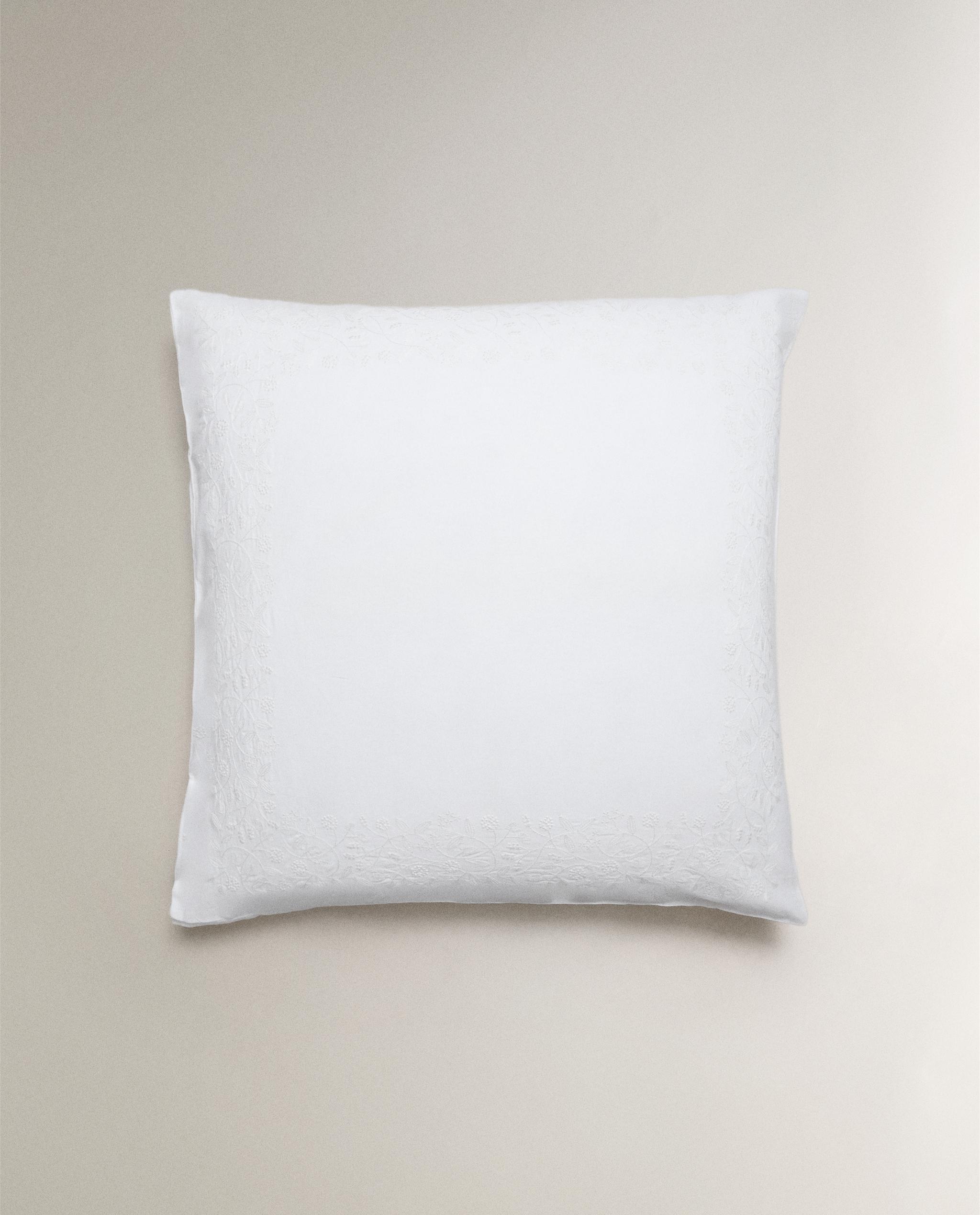 LINEN AND COTTON BEDSPREAD AND PRINTED RUG product thumbnail 3