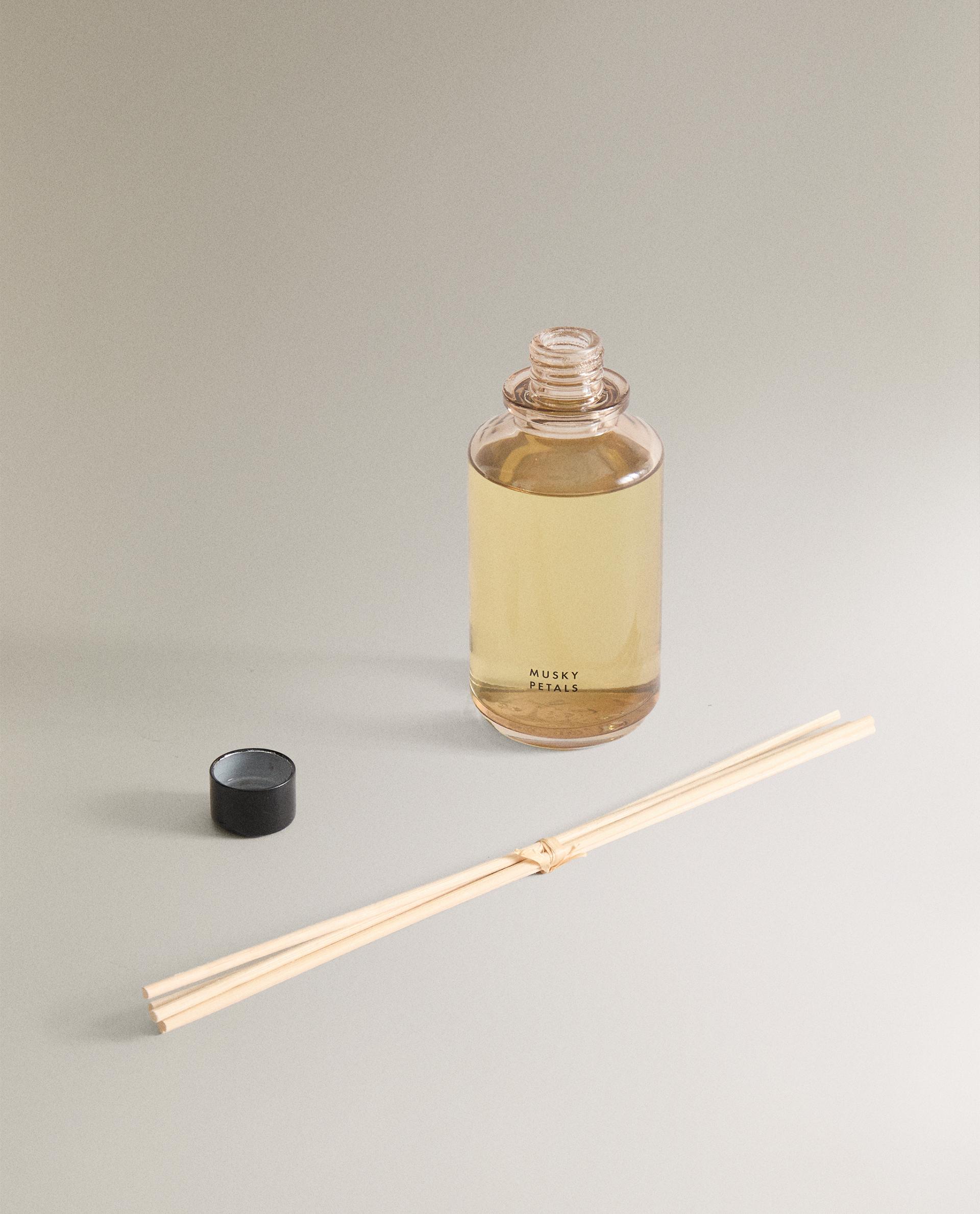 (190 ML) MUSKY PETALS REED DIFFUSER