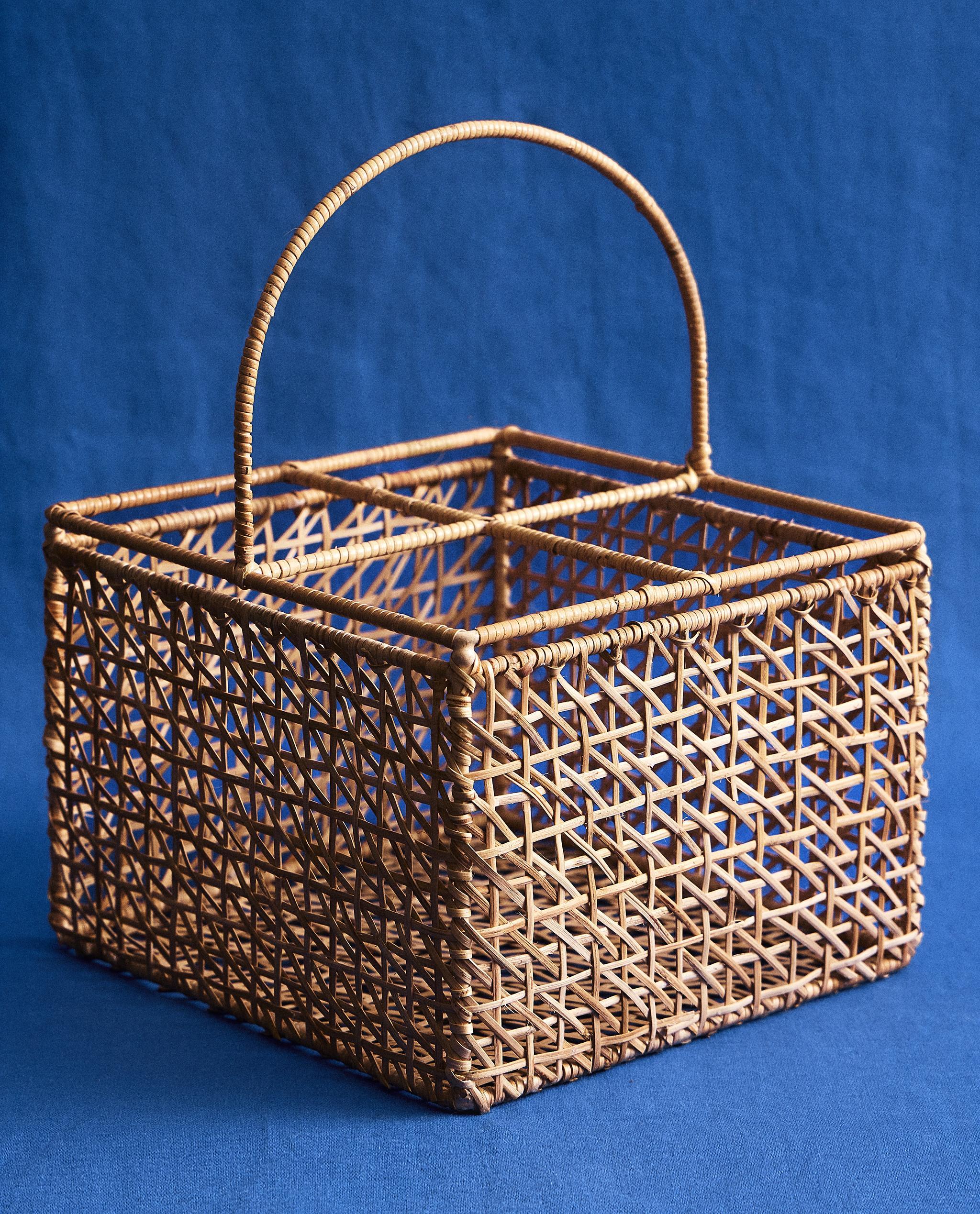 RATTAN BOTTLE STAND WITH HANDLE product thumbnail 9