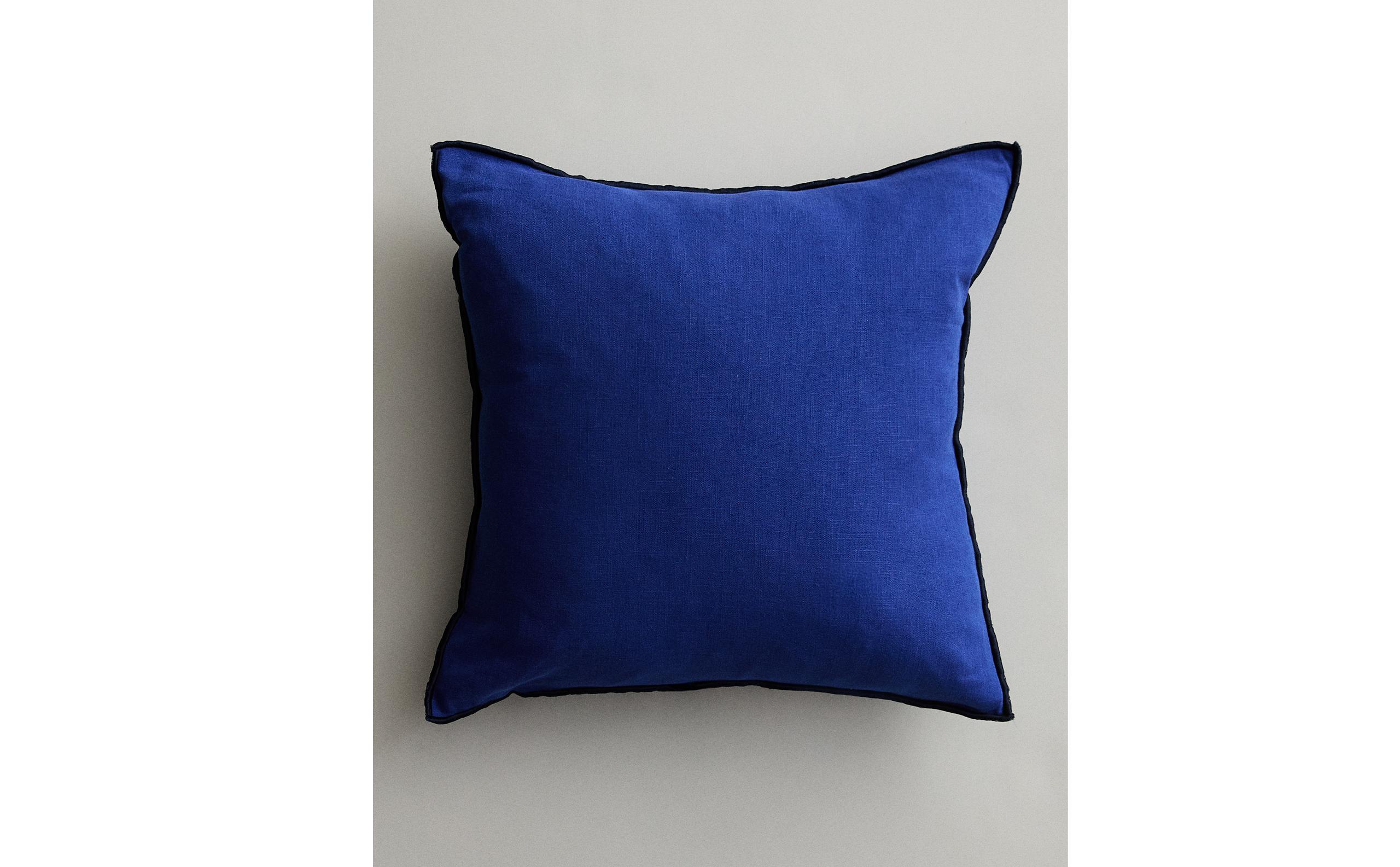 CUSHION COVER WITH OVERLOCK product thumbnail 2