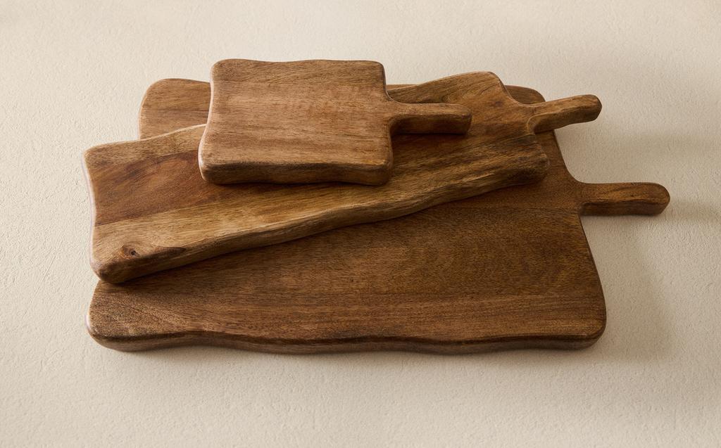 IRREGULAR WOODEN CHOPPING BOARD