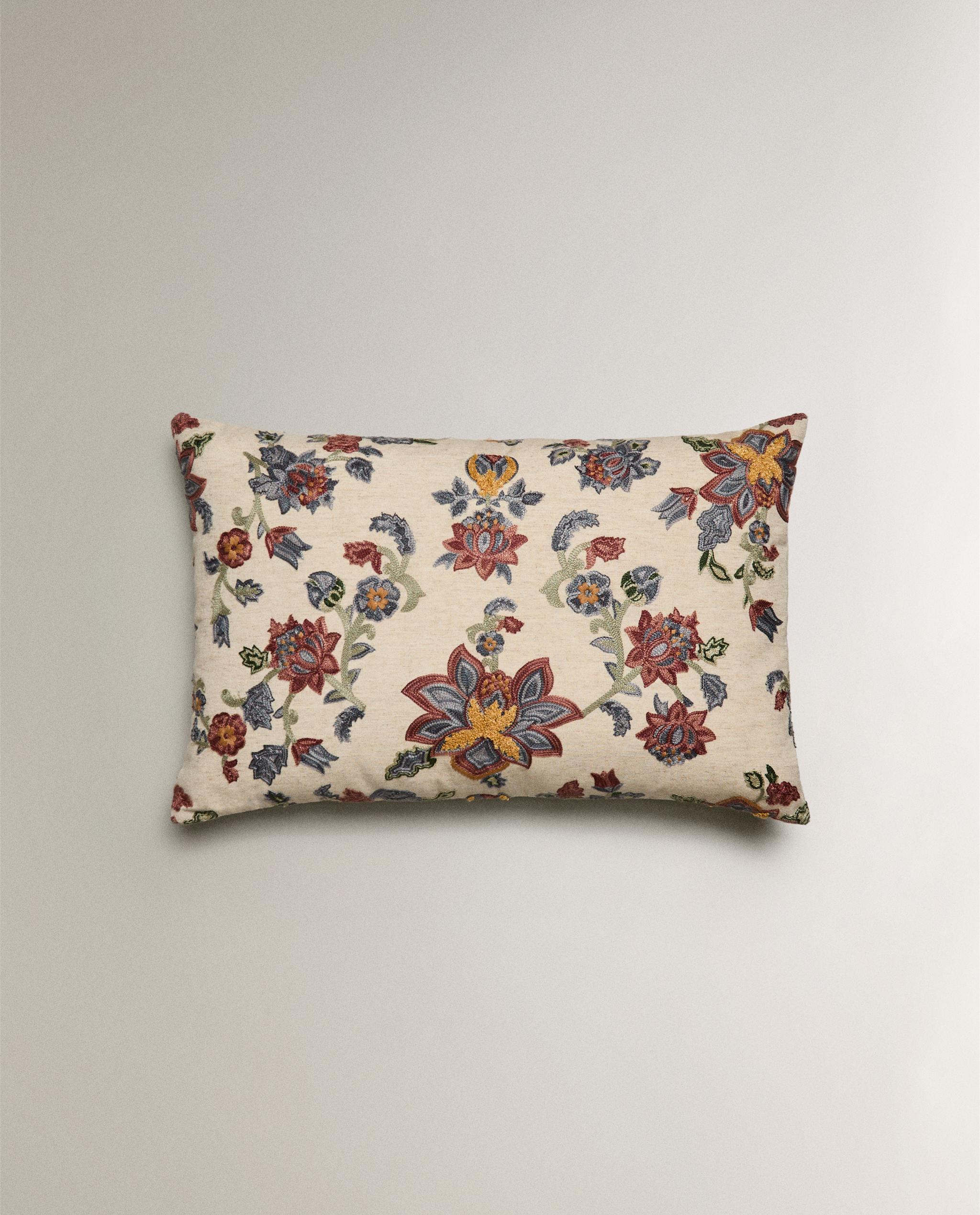 【新品】ZARA  ザラホーム デコ刺繍クッションカバー セット 新品】ZARA HOME ザラホーム デコ刺繍クッションカバー セット