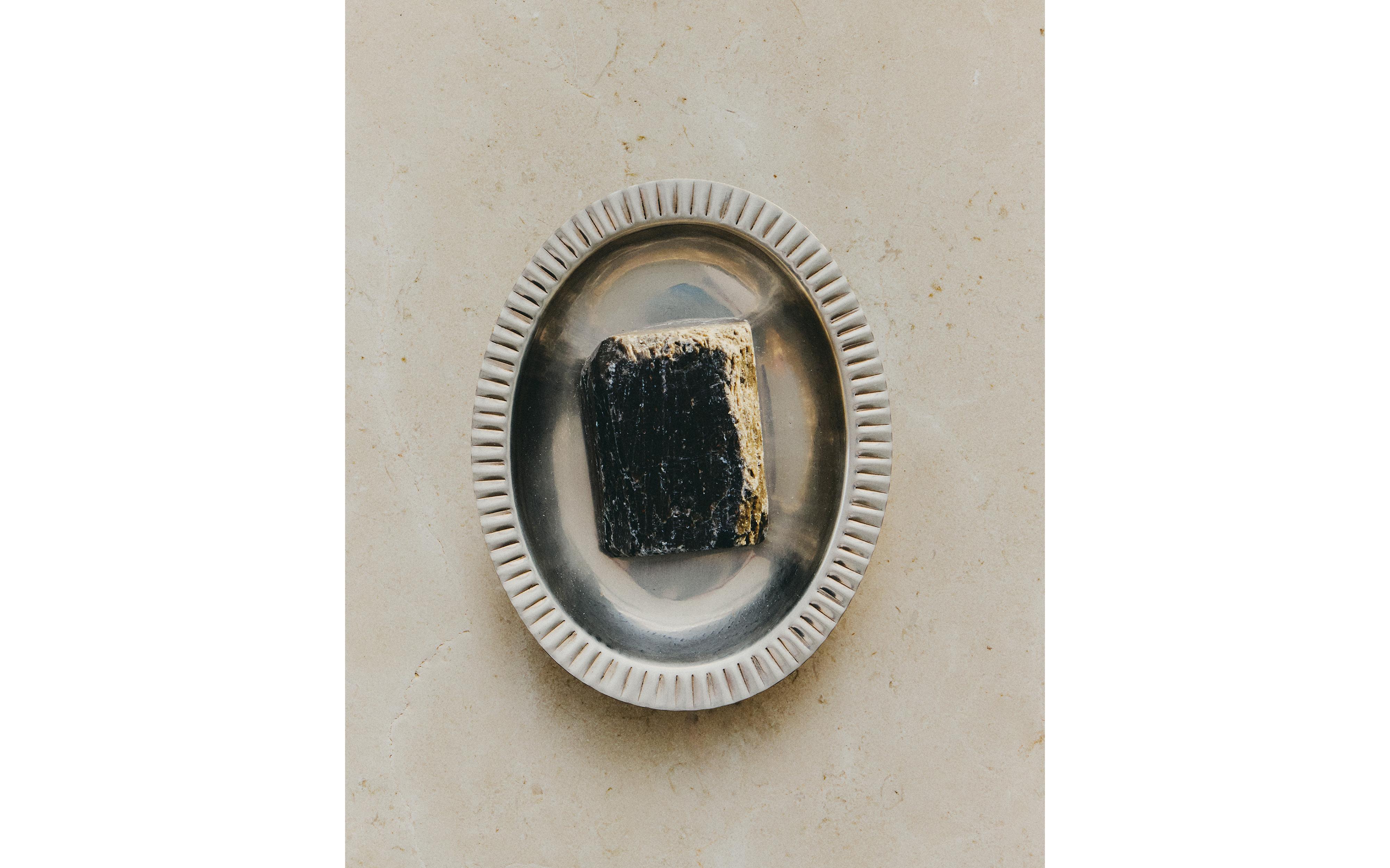 SCALLOPED METAL BATHROOM SOAP DISH product thumbnail 2