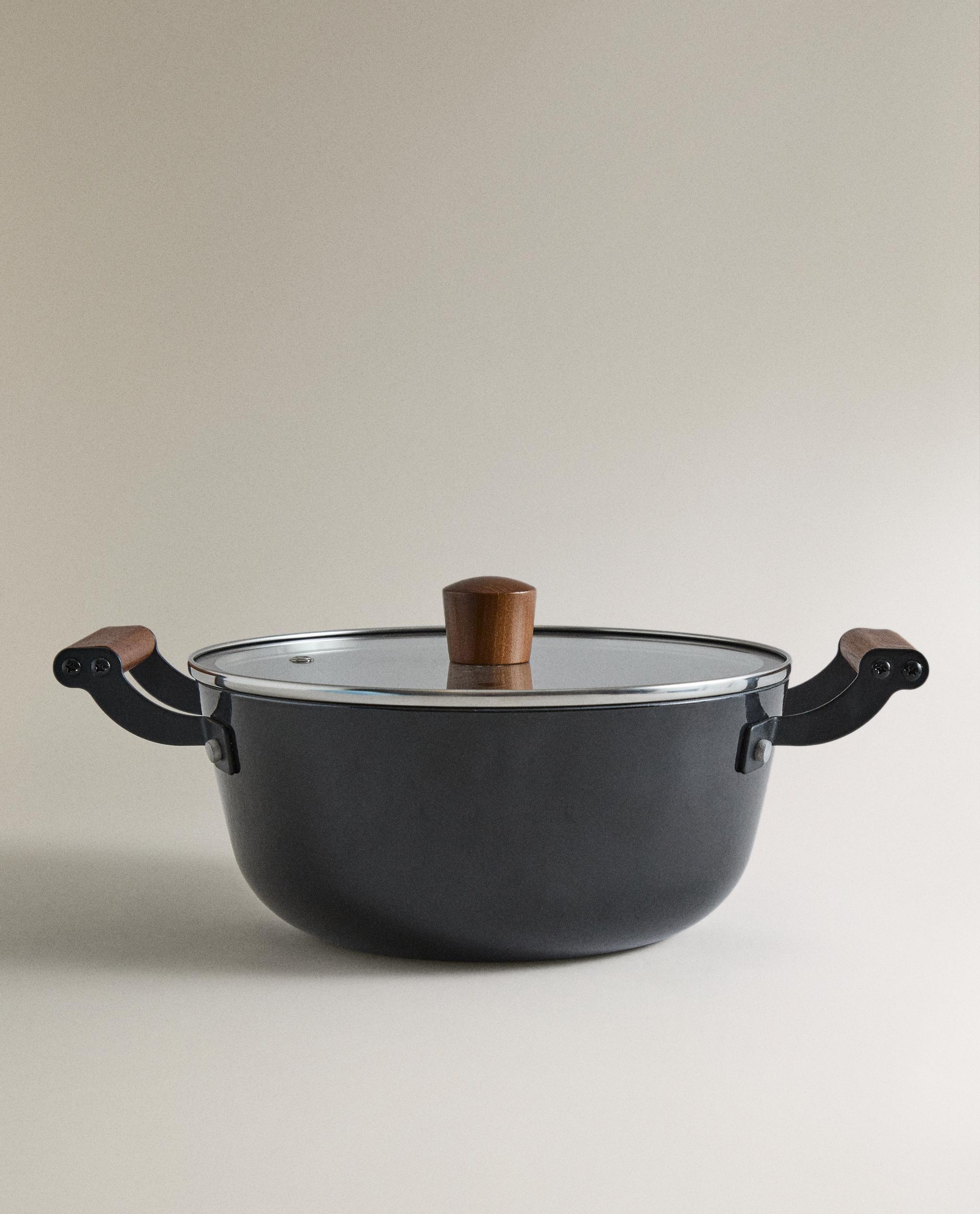 IRON POT WITH LID product thumbnail 10