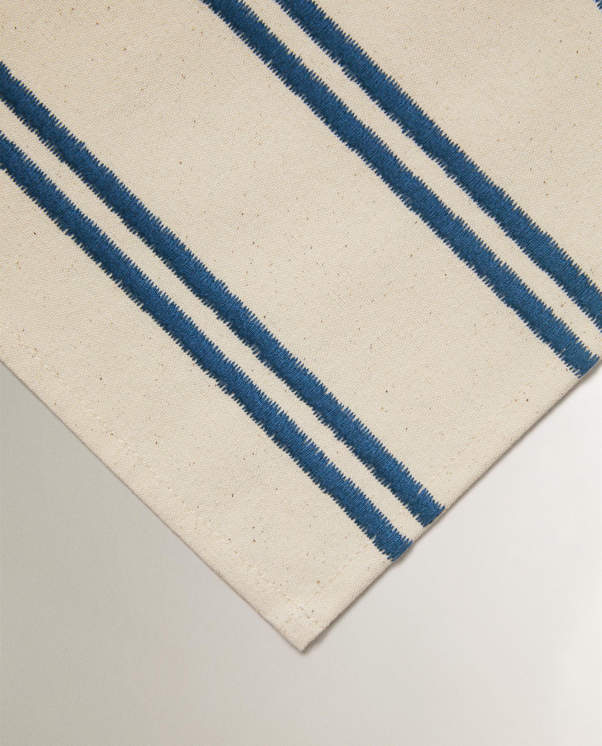 PLACEMAT WITH EMBROIDERED STRIPES product thumbnail 6