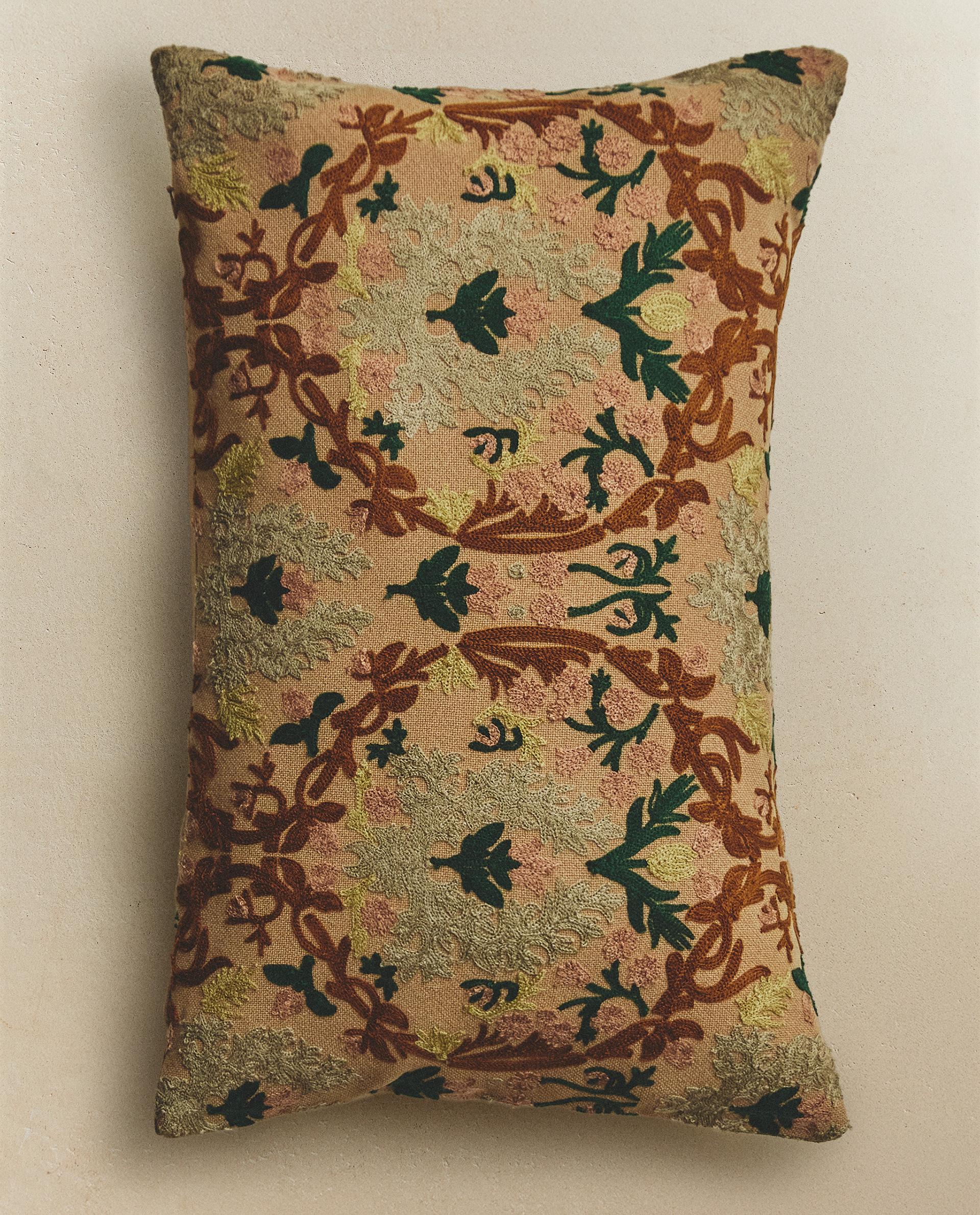 HOUSSE DE COUSSIN SYMÉTRIQUE FLEURIE | Zara Home France