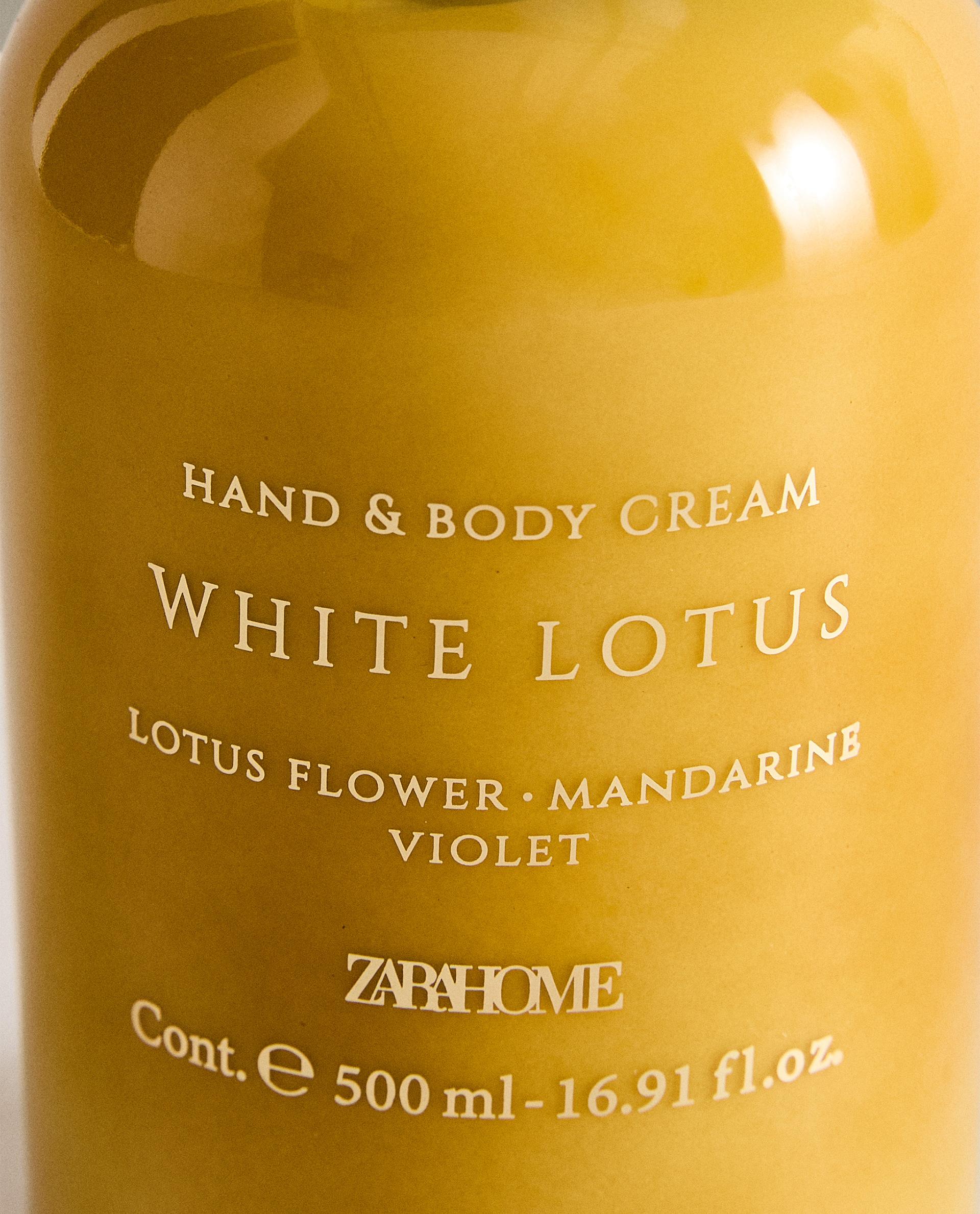 モイスチャライザー WHITE LOTUS（500ML）