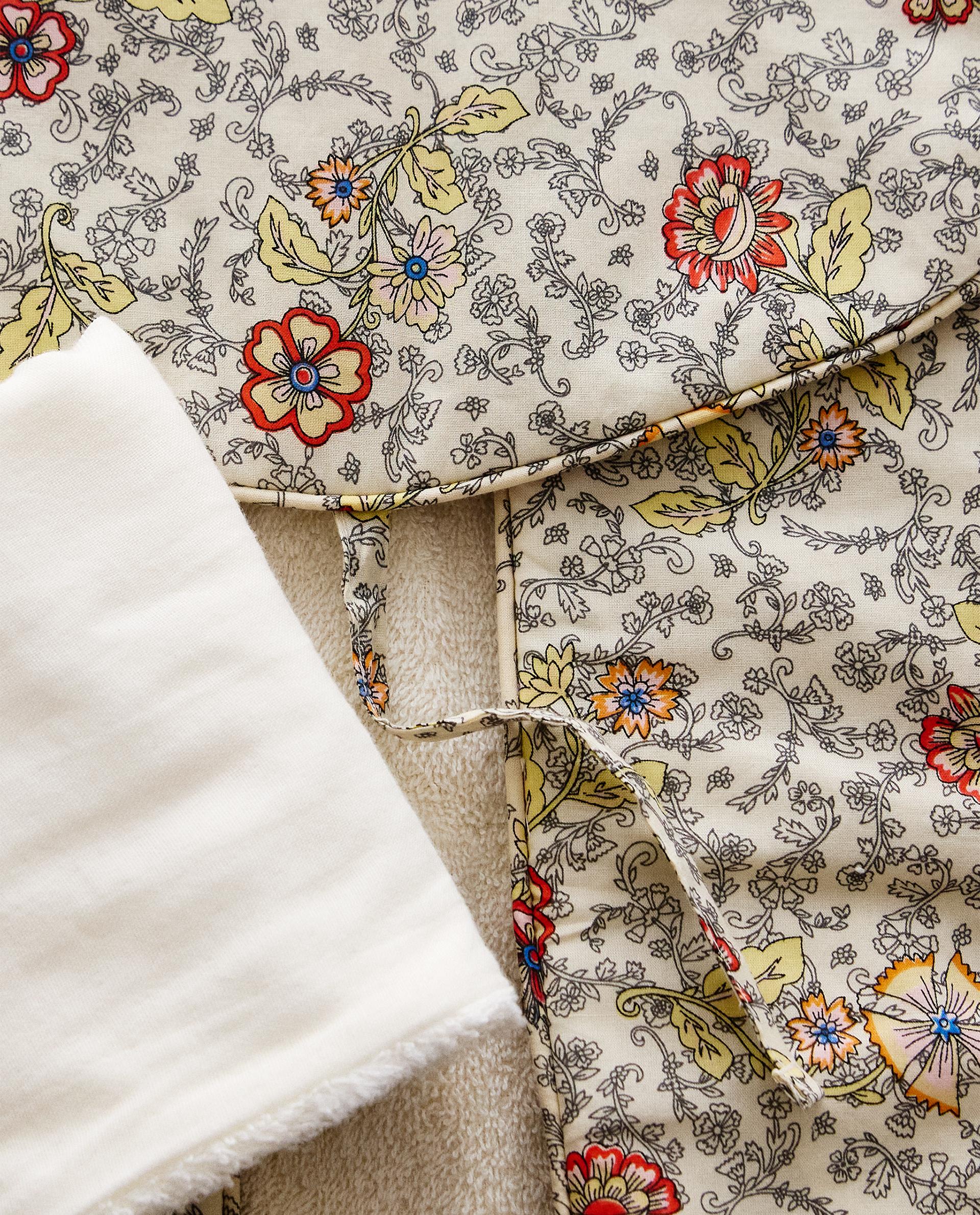 PORTABLE FLORAL BABY CHANGING MAT product thumbnail 13