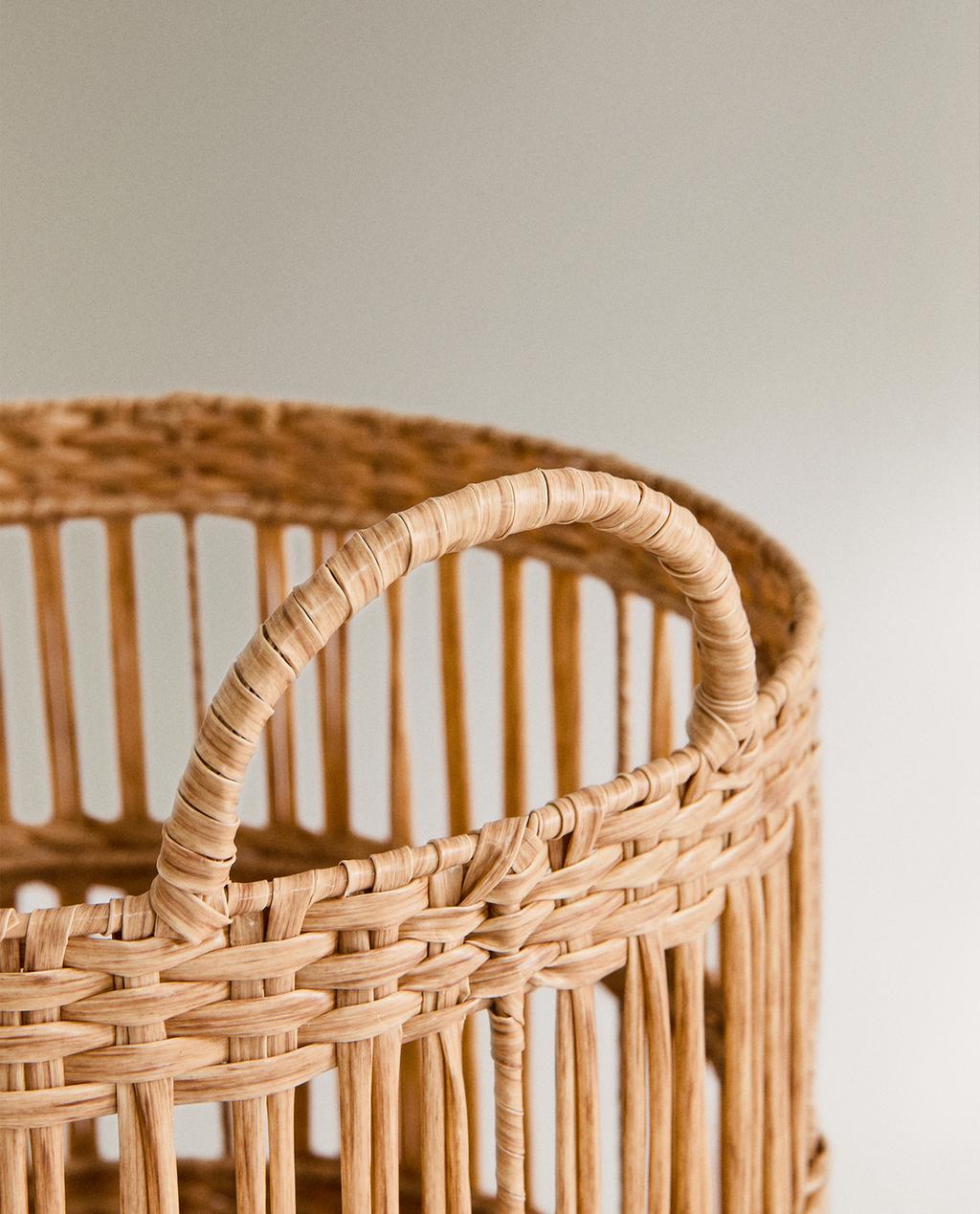 BASKET WITH HANDLES