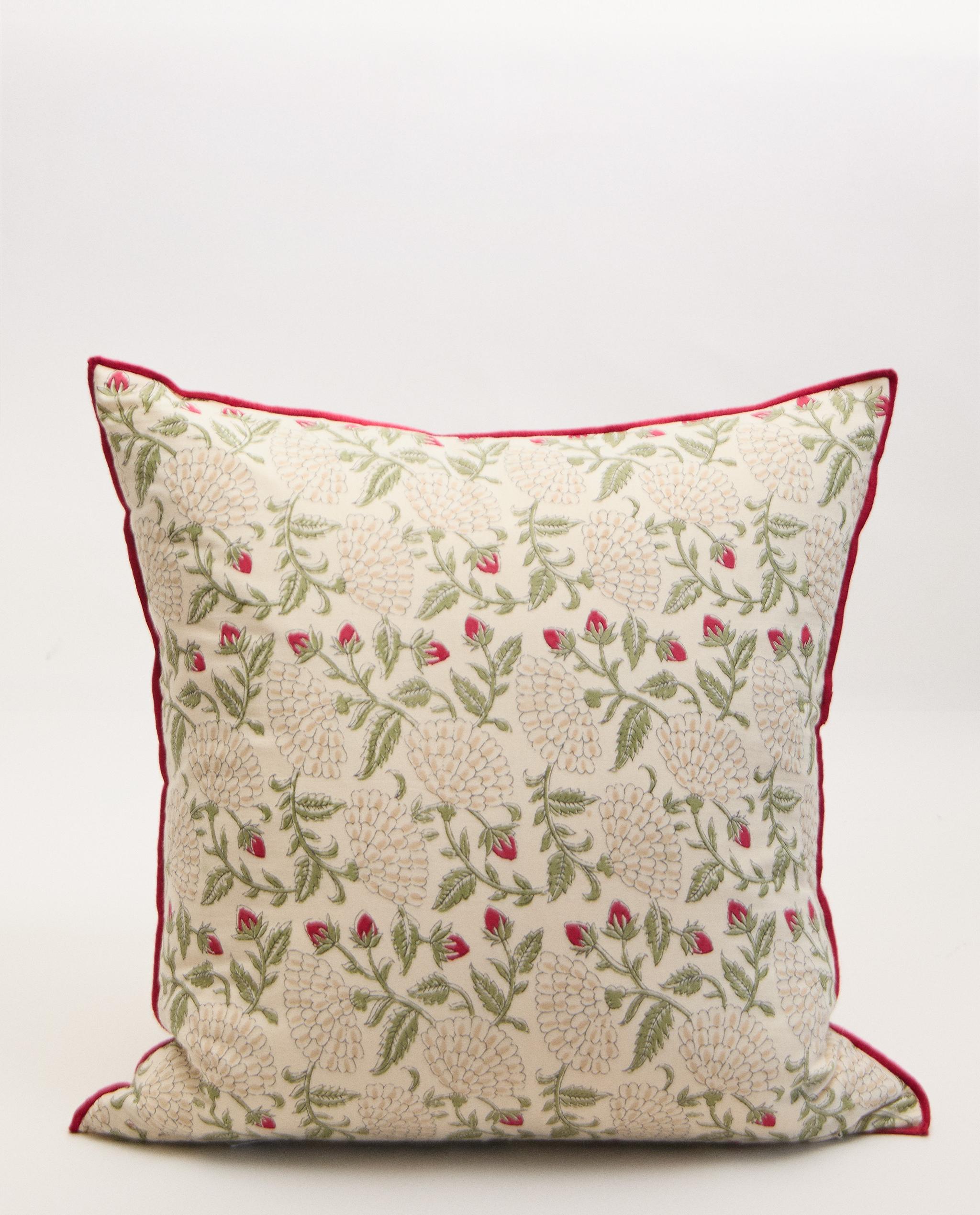 STRAWBERRY FLOWER CUSHION COVER product thumbnail 10