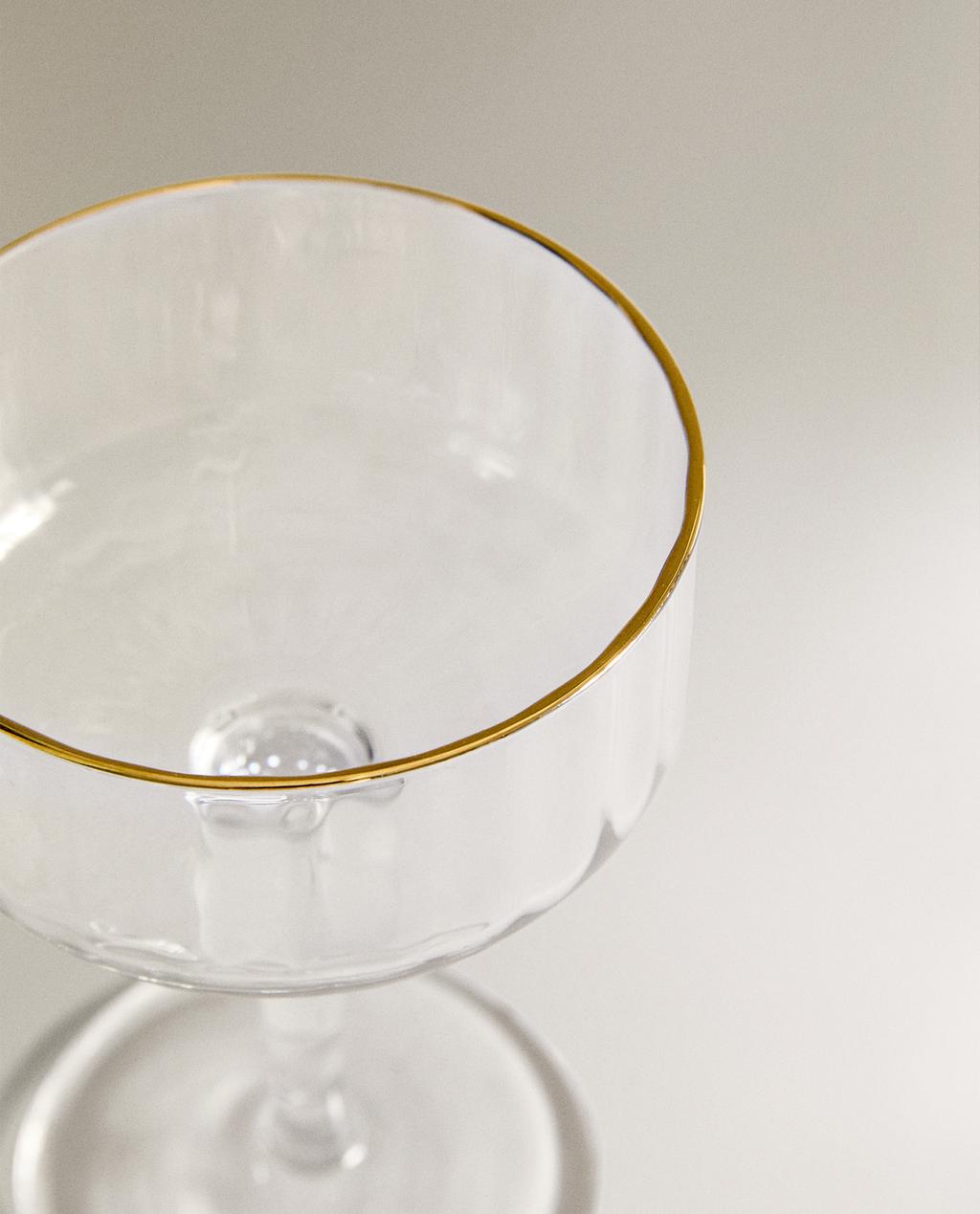 RAISED DESIGN WINE GLASS