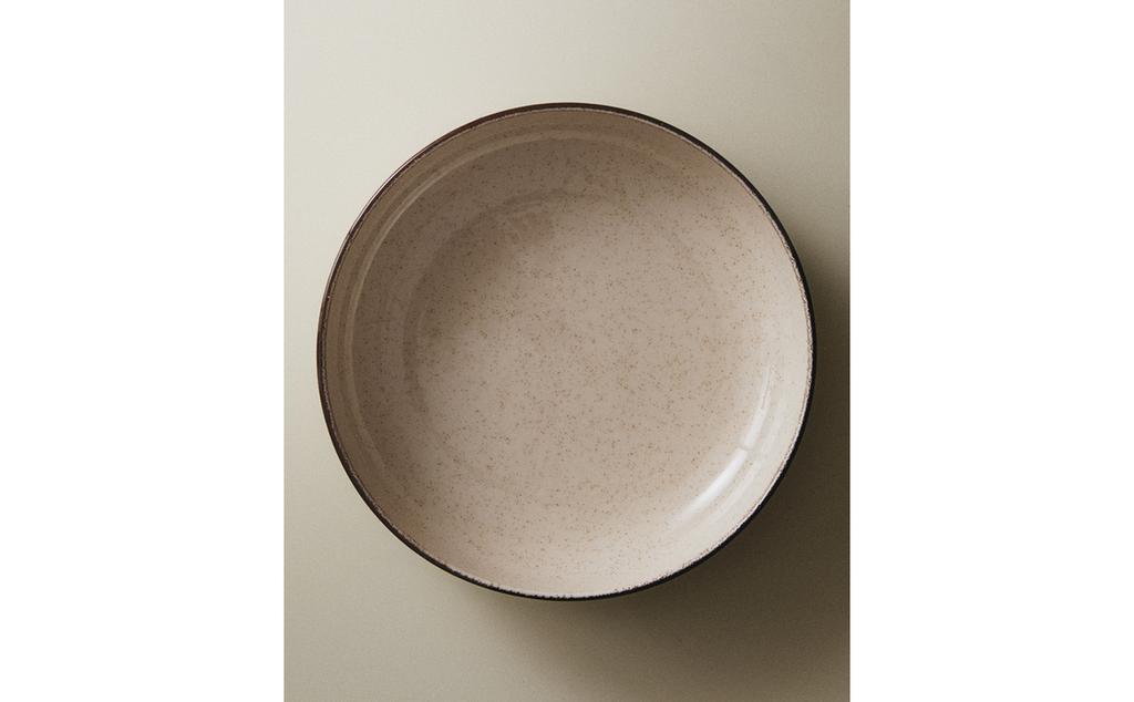 PORCELAIN SOUP PLATE WITH ANTIQUE FINISH RIM PORCELAIN SOUP PLATE WITH ANTIQUE FINISH RIM