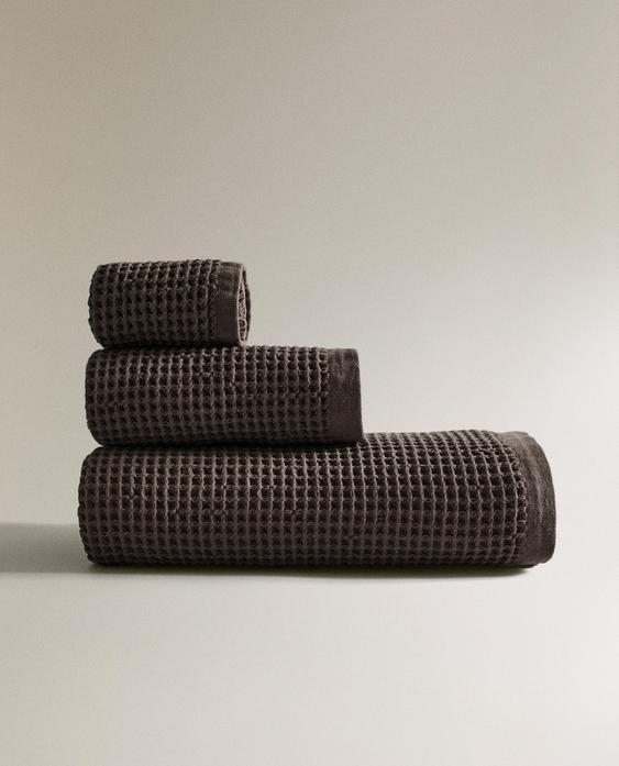 WAFFLE-KNIT COTTON BATH TOWEL