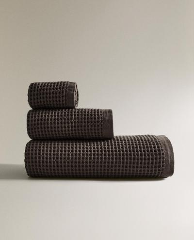 WAFFLE-KNIT COTTON BATH TOWEL