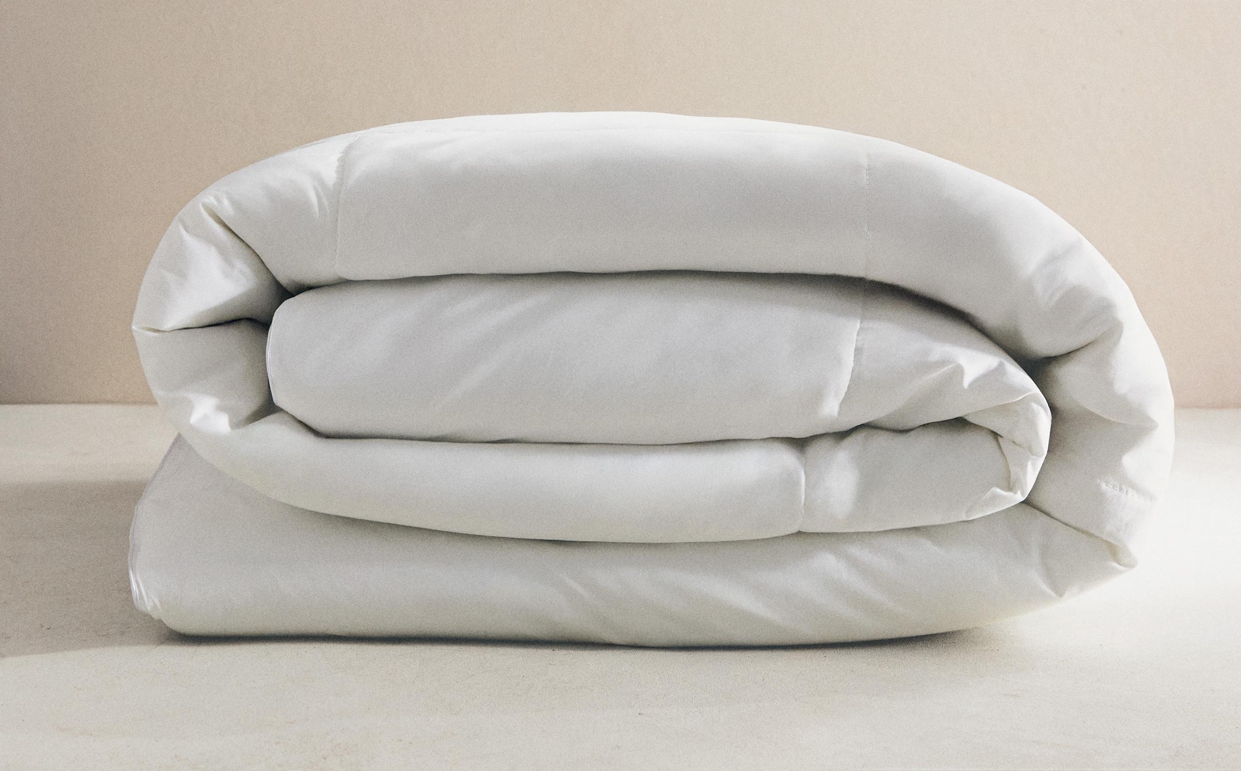 EDREDOM NÓRDICO QUATRO ESTAÇÕES (150 GXM² + 300 GXM²) | Zara Home