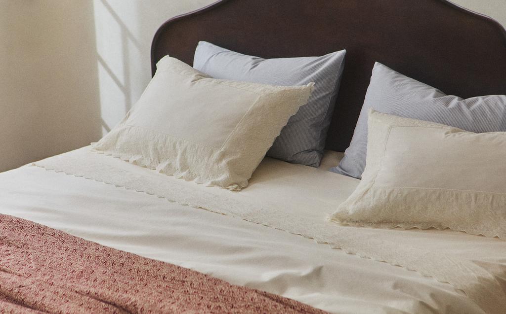EMBROIDERED PERCALE DUVET COVER (200 THREAD COUNT)