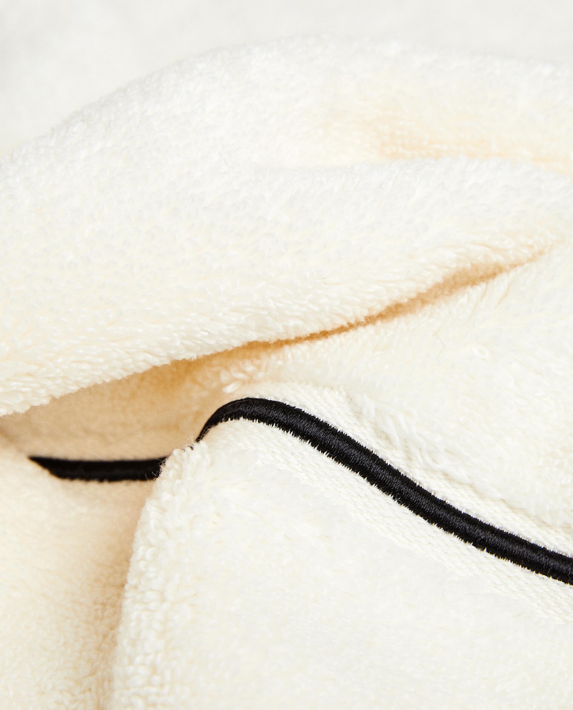 EMBROIDERED TRIM BATH TOWEL product thumbnail 7