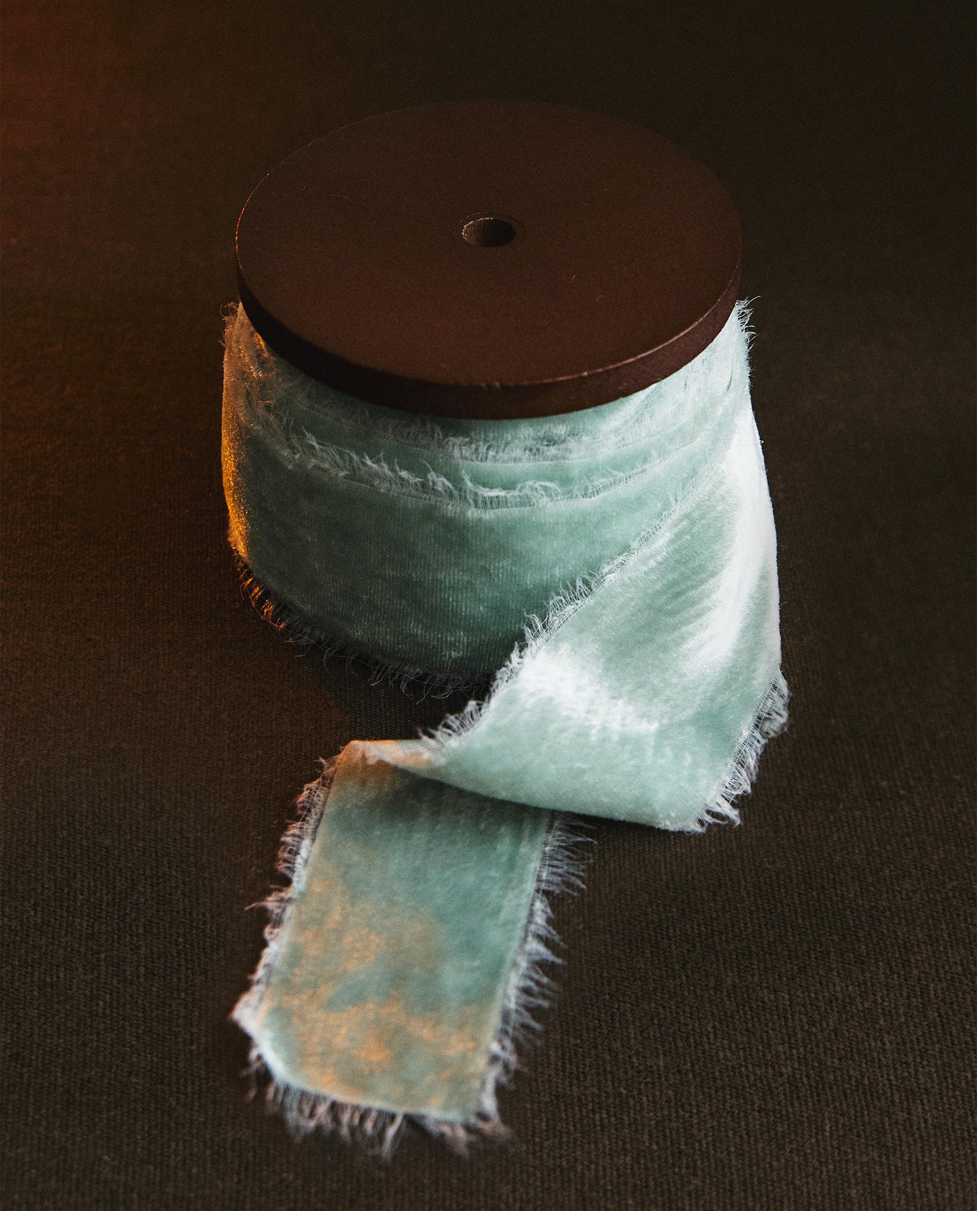 FRAYED VELVET CHRISTMAS GIFT RIBBON | Zara Home Shqipëria, Albania