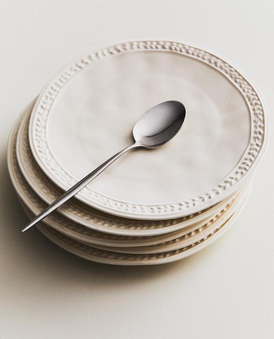 STONEWARE DESSERT PLATE WITH RAISED DESIGN