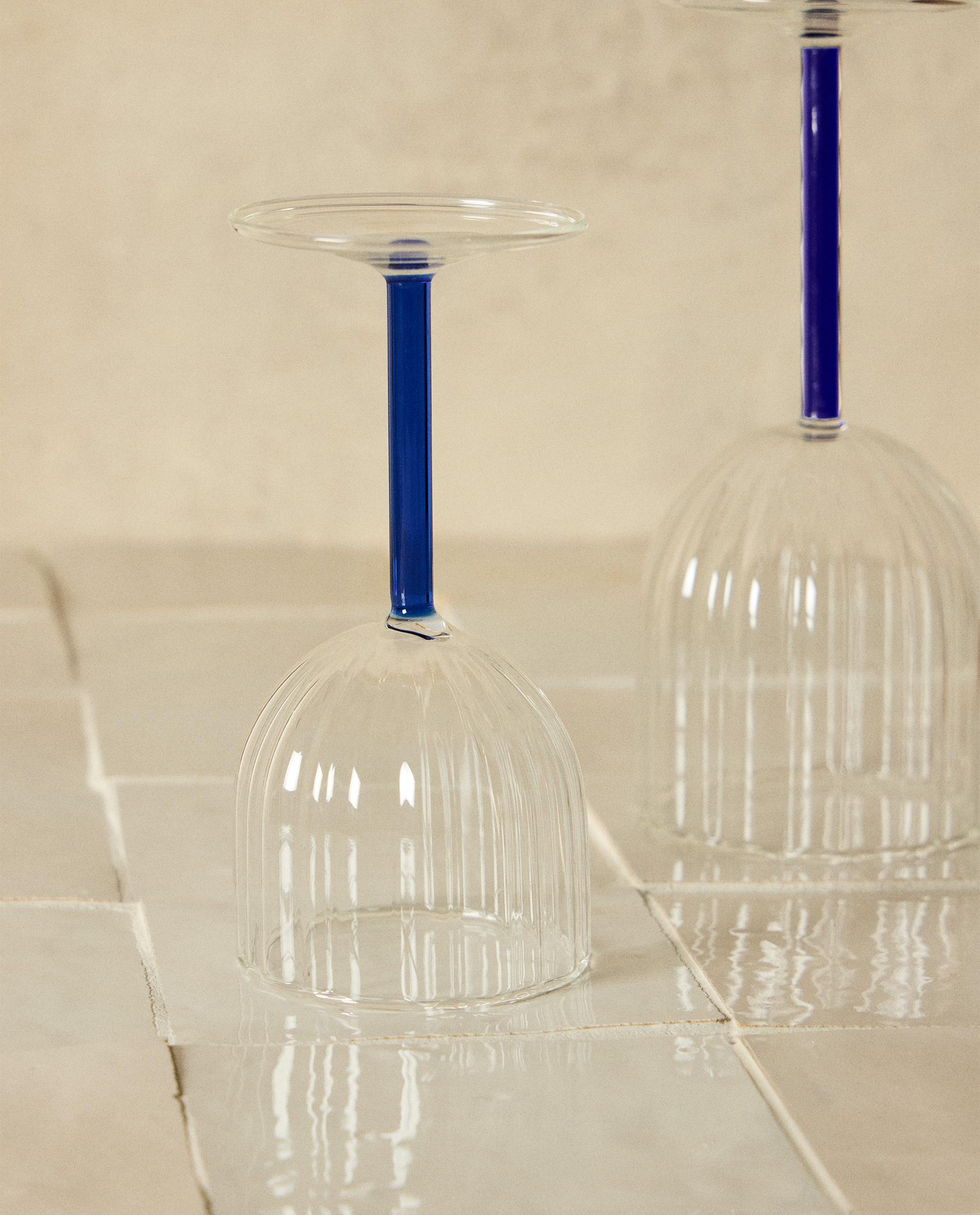 BOROSILICATE GLASS WITH COLOURED STEM