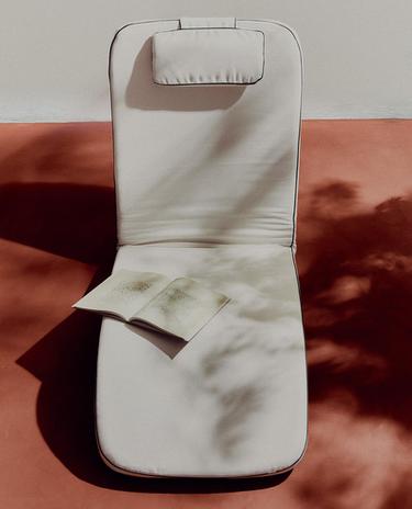 RECLINING OUTDOOR FLOOR LOUNGER