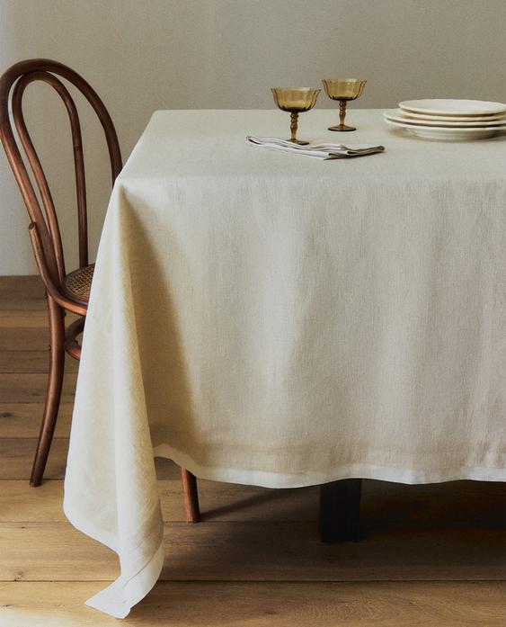 TISCHDECKE AUS DOPPELTEM LEINEN