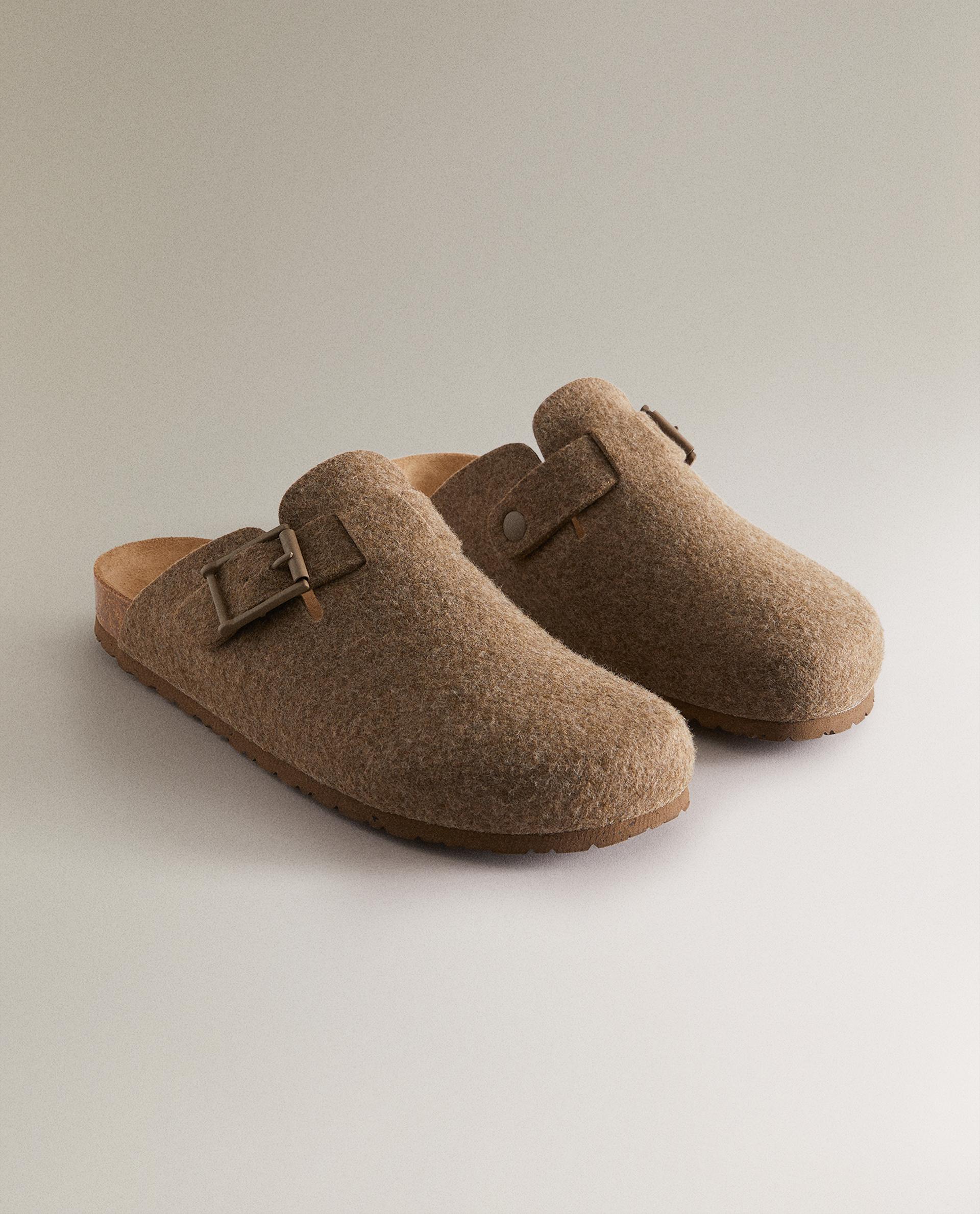 BUCKLED FELT MULE CLOG SLIPPERS