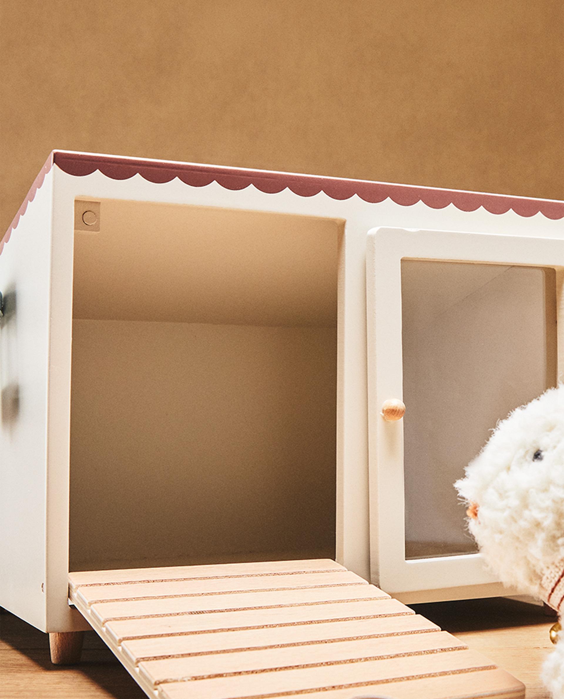 CHILDREN’S RABBIT HUTCH