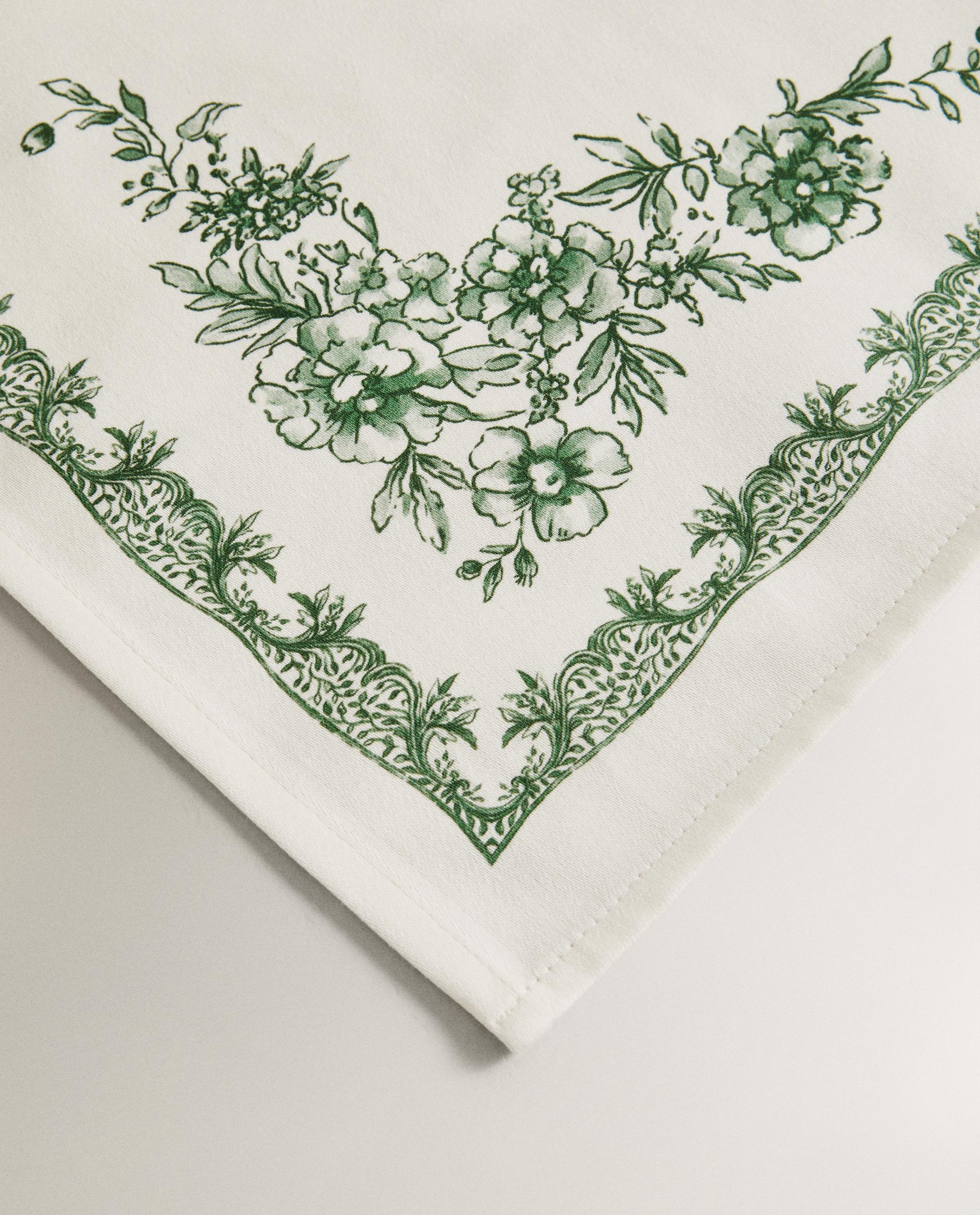 PRINTED SATEEN TABLE RUNNER product thumbnail 15