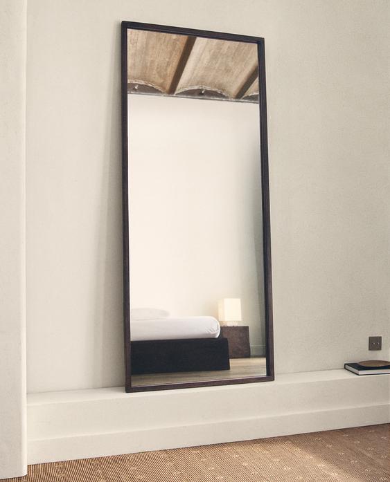 AHŞAP ÇERÇEVELİ AYAKLI AYNA AHŞAP ÇERÇEVELİ AYAKLI AYNA