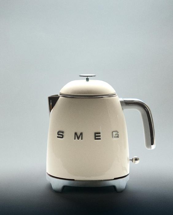 MAŁY CZAJNIK STALOWY SMEG
