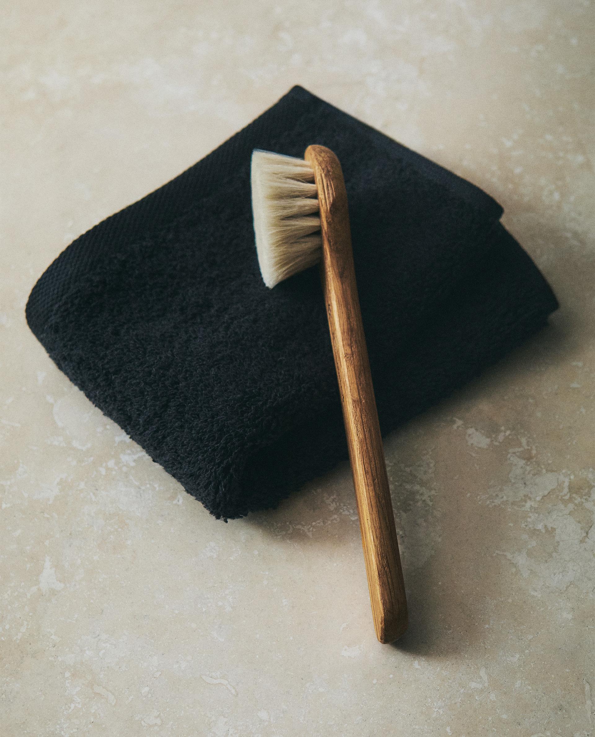 IRIS HANTVERK FACE BRUSH product thumbnail 2