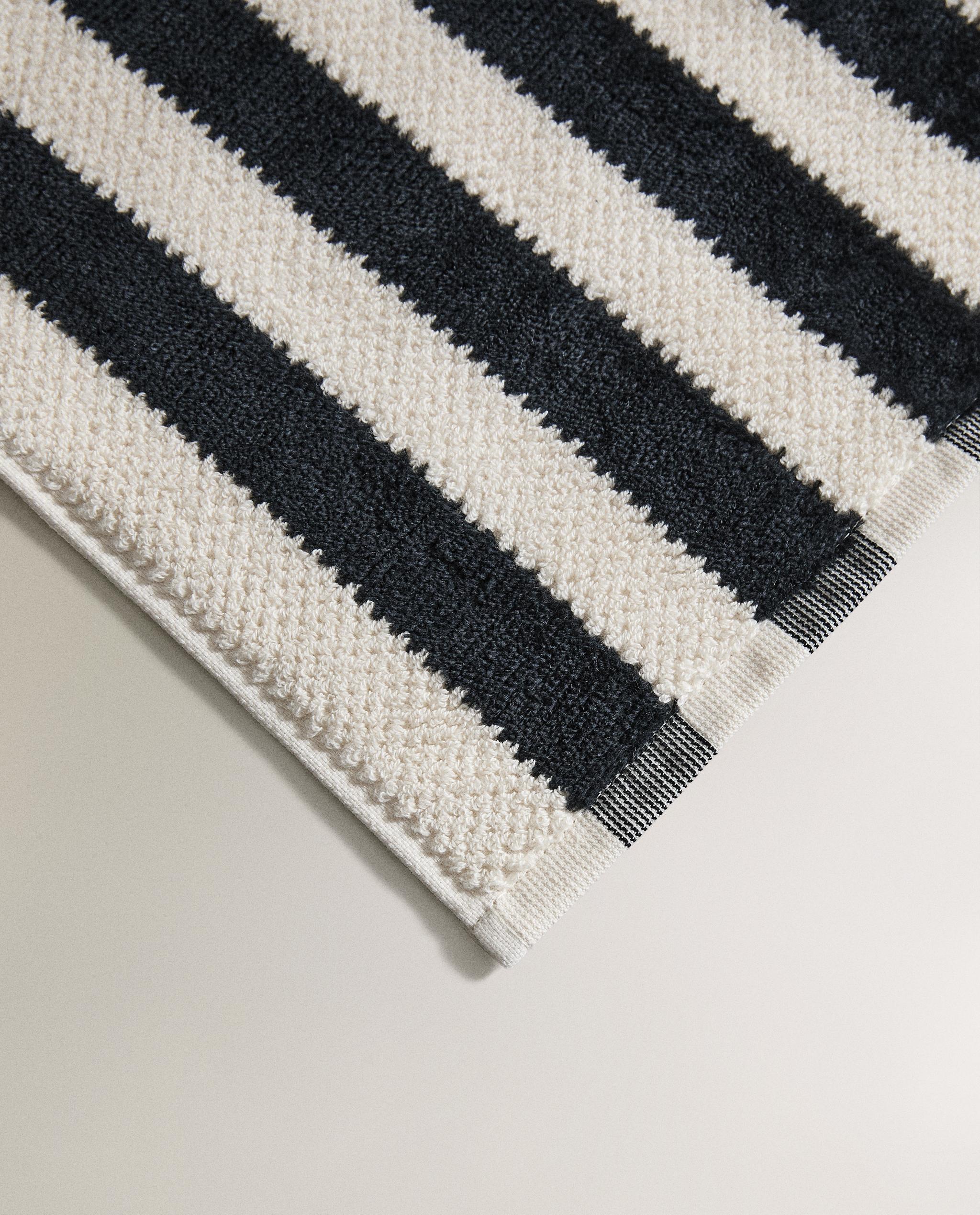 TEXTURED VELOUR BATH TOWEL product thumbnail 4