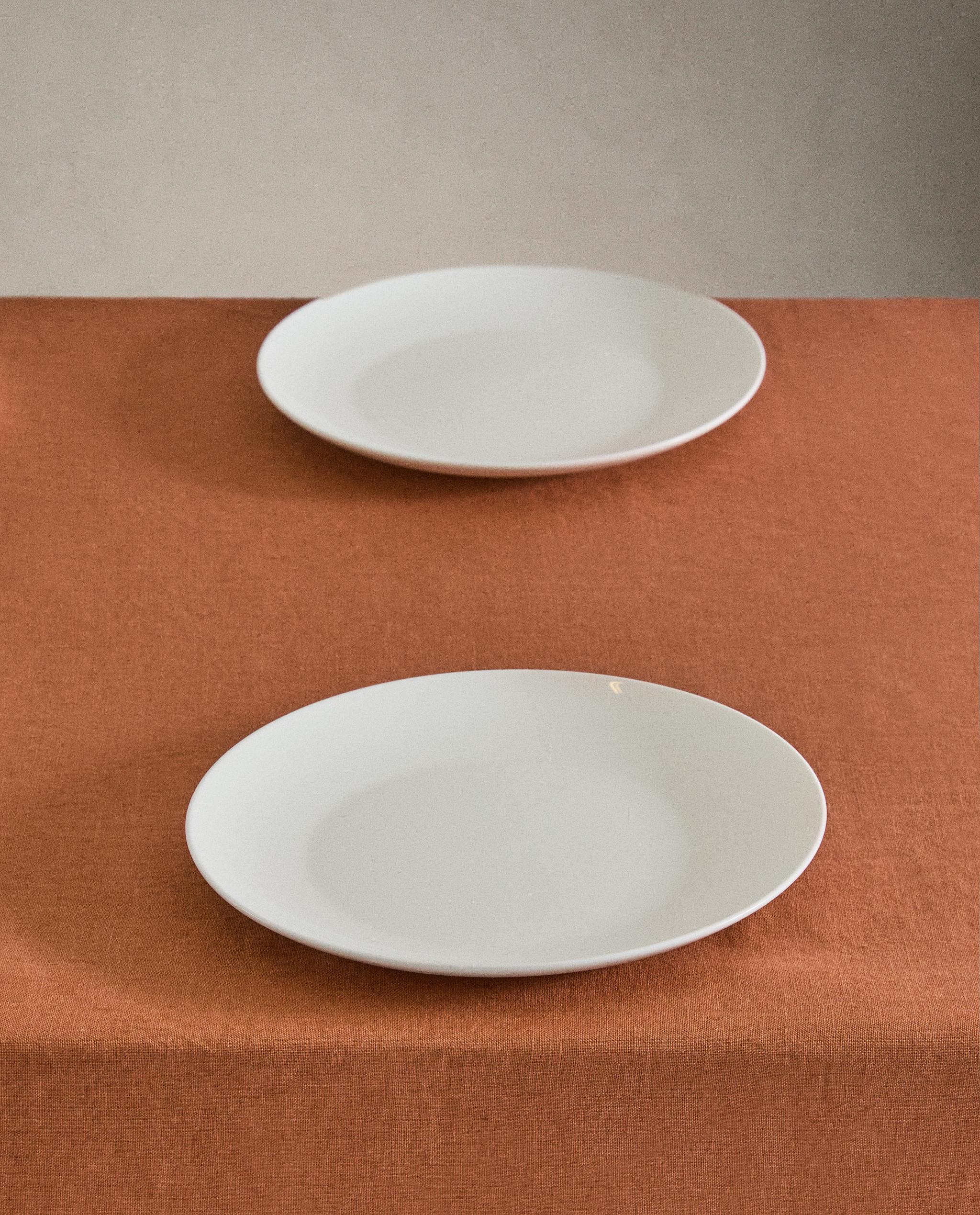 TABLECLOTH, VASE AND FORGED METAL CHAIR product thumbnail 2