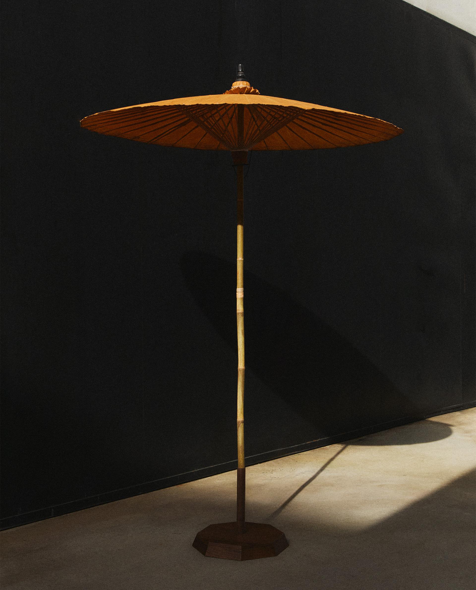 UMBRELLA AND BASE