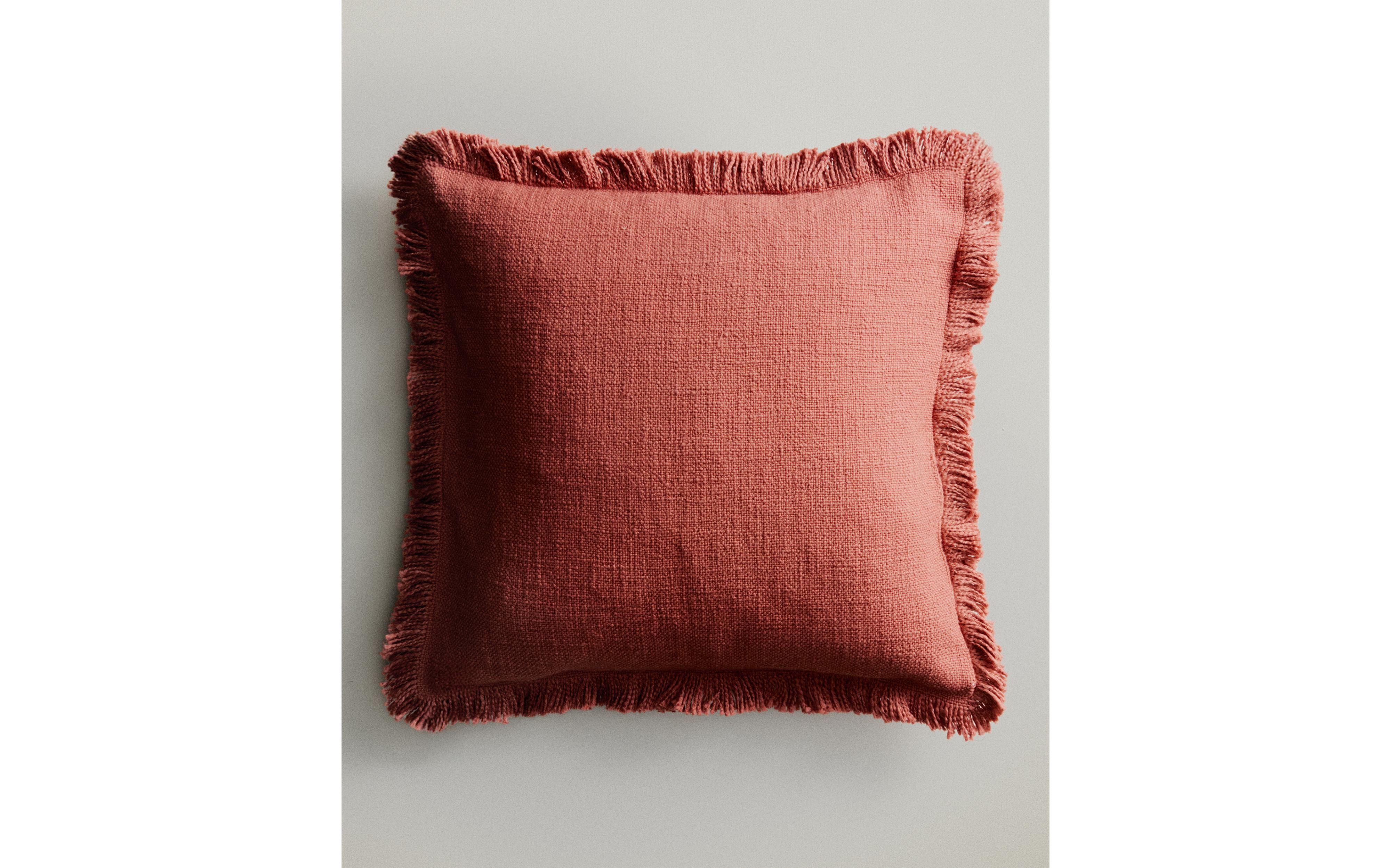 ソファとリビングルームの装飾クッション | Zara Home 日本/Japan