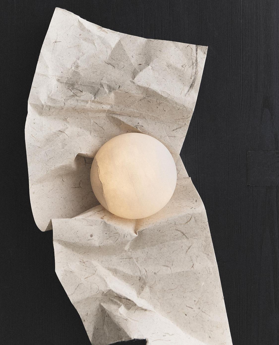 Lámpara de mesa redonda, Zara Home.