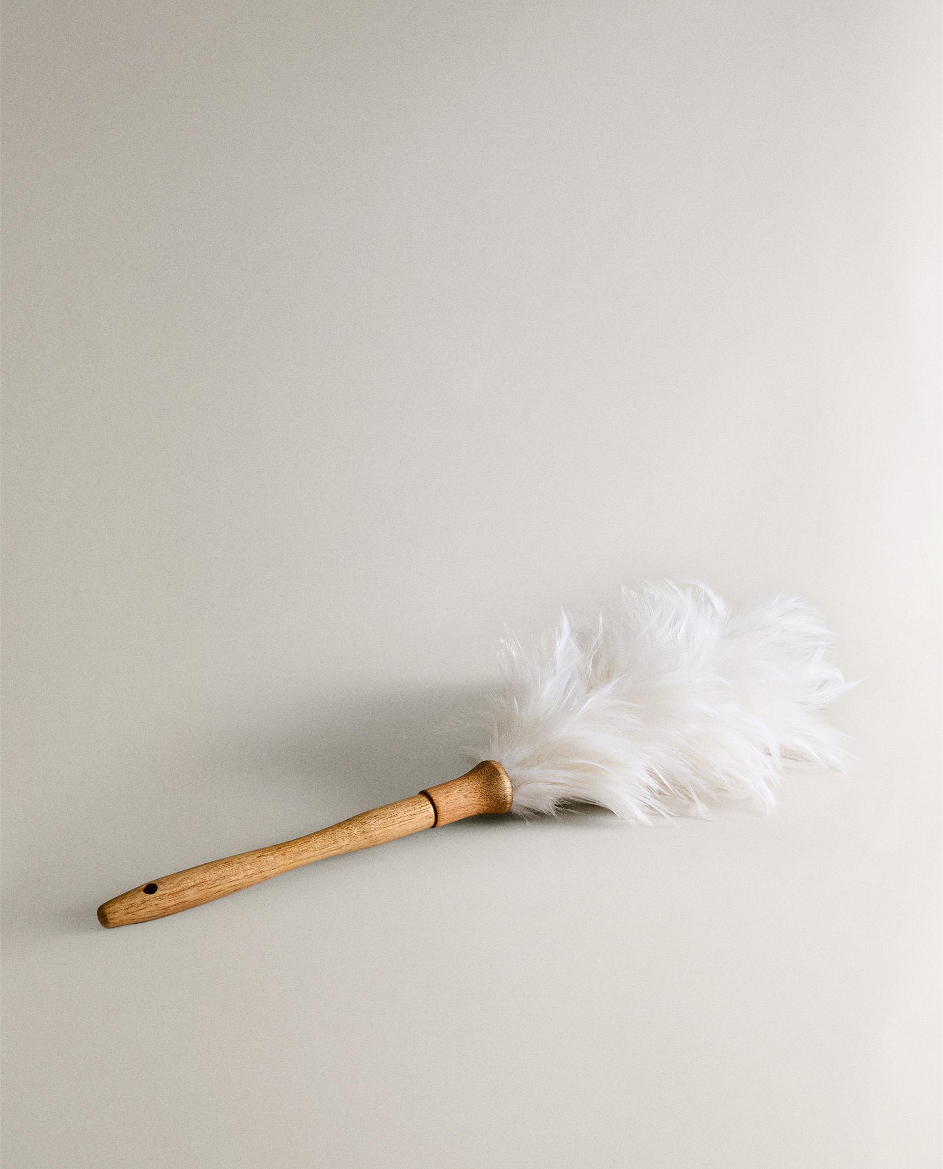 WOODEN FEATHER DUSTER