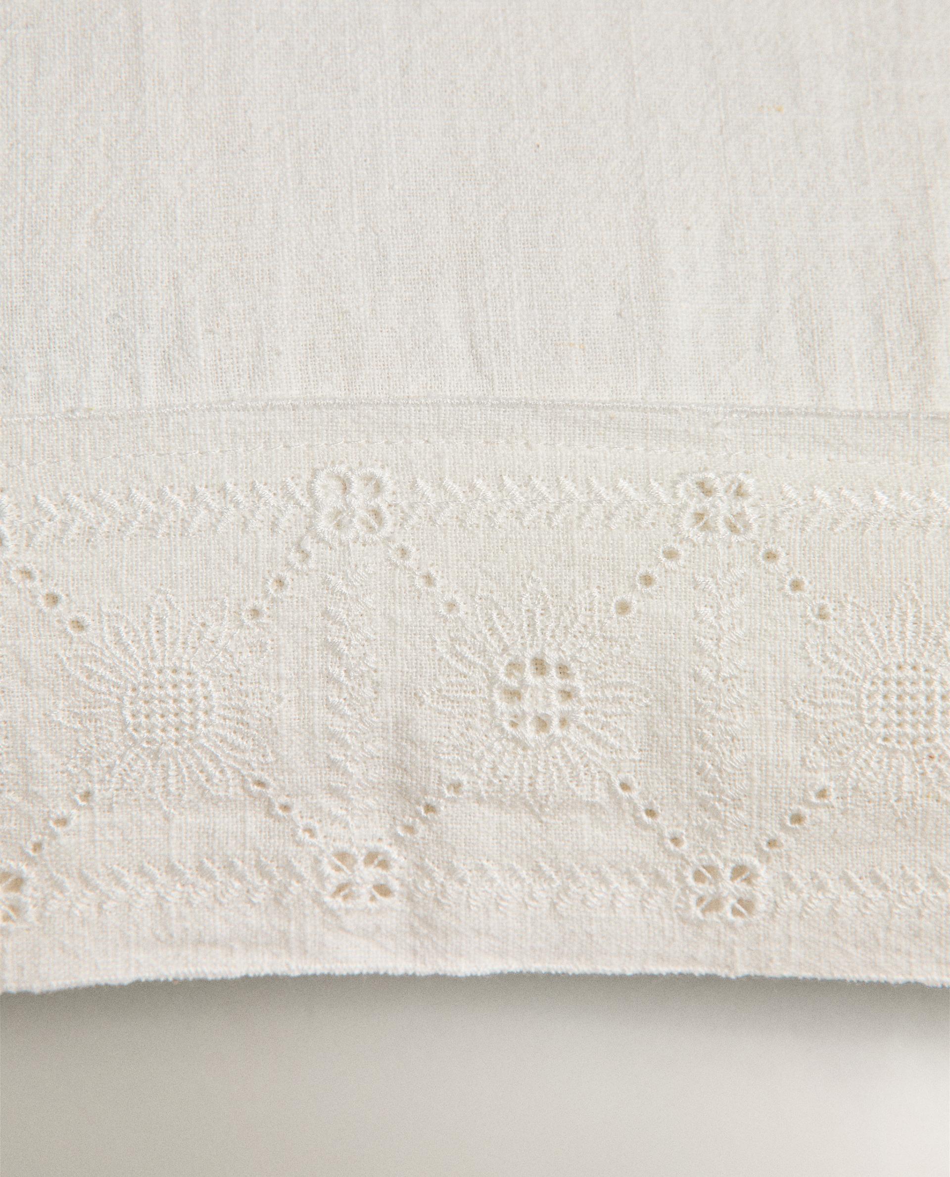 CUSHION COVER WITH LACE APPLIQUÉ