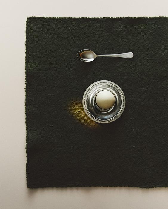 LINEN PLACEMAT WITH FRAYED EDGE